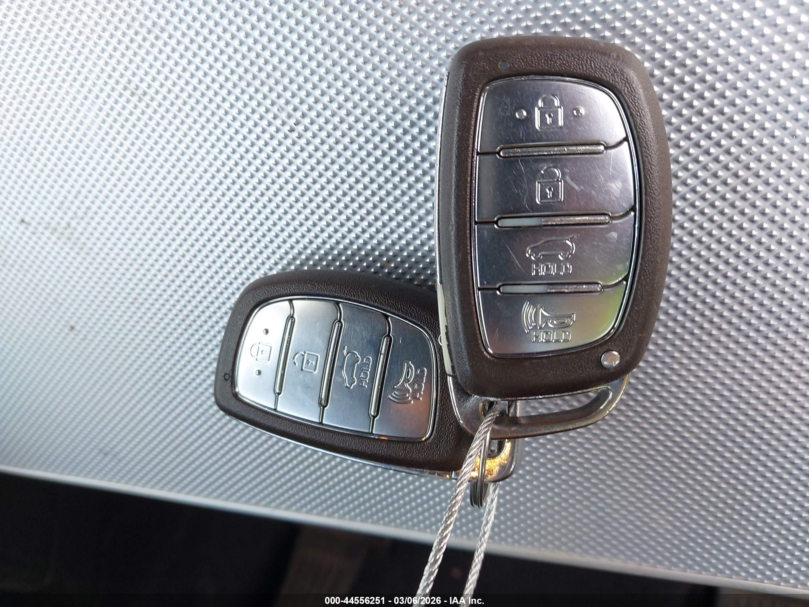 HYUNDAI TUCSON image 11