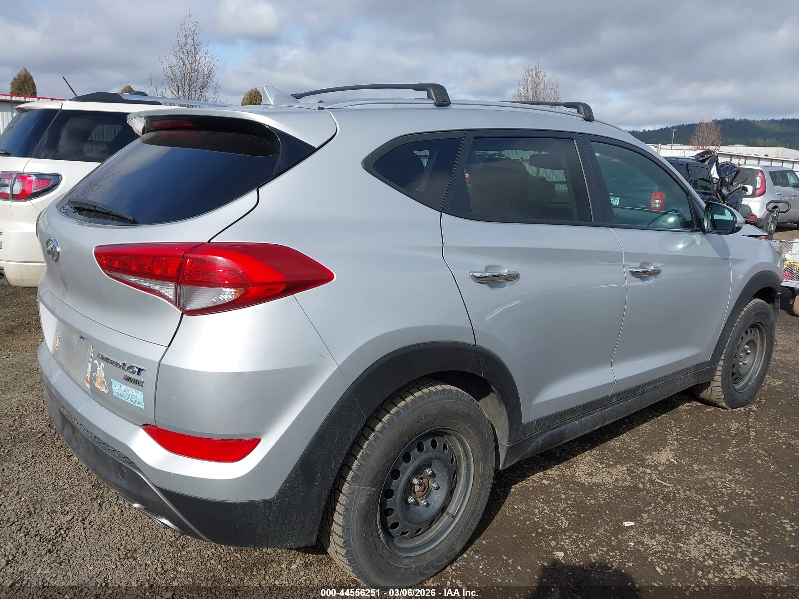 HYUNDAI TUCSON image 4