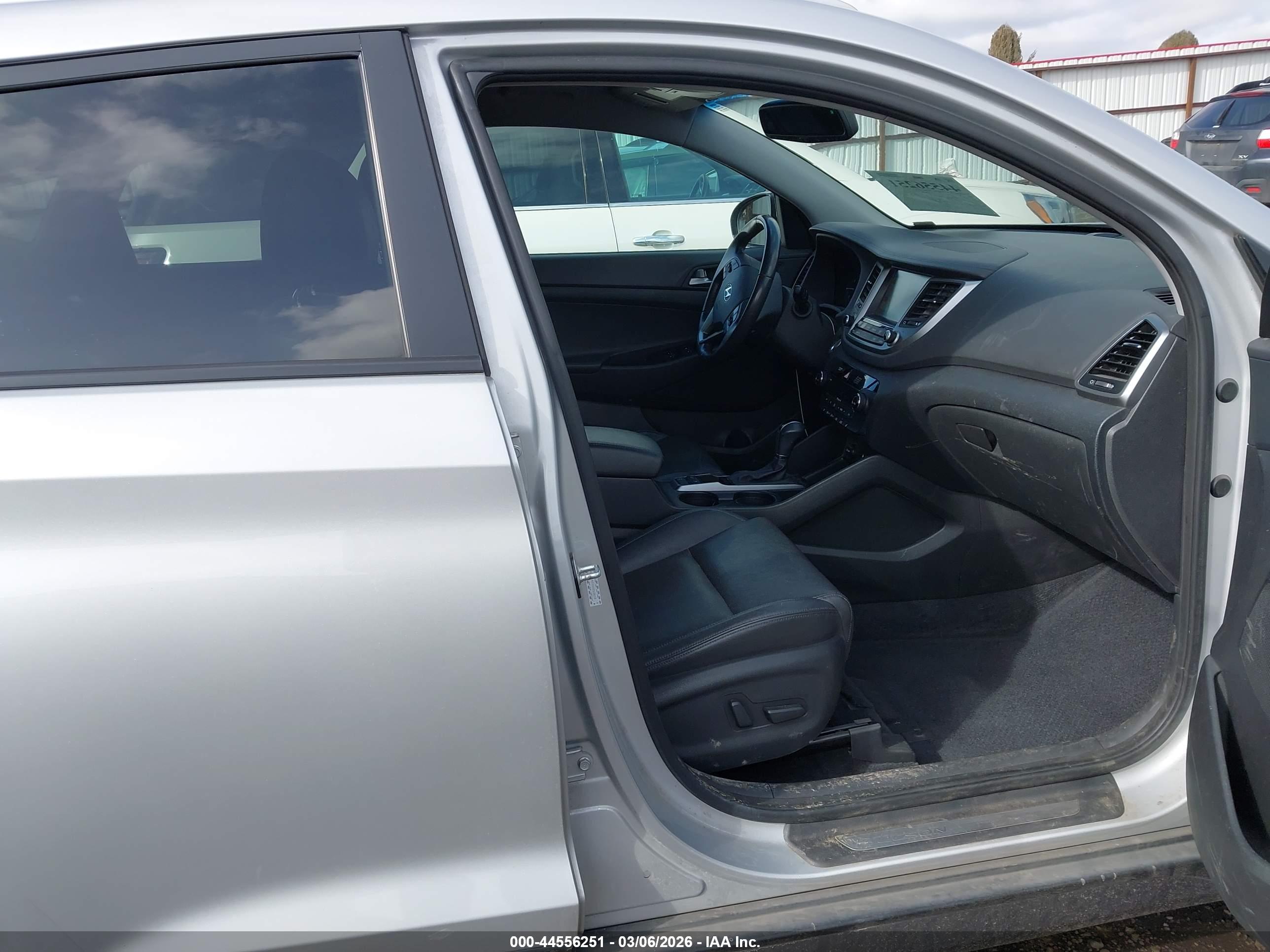 HYUNDAI TUCSON image 5