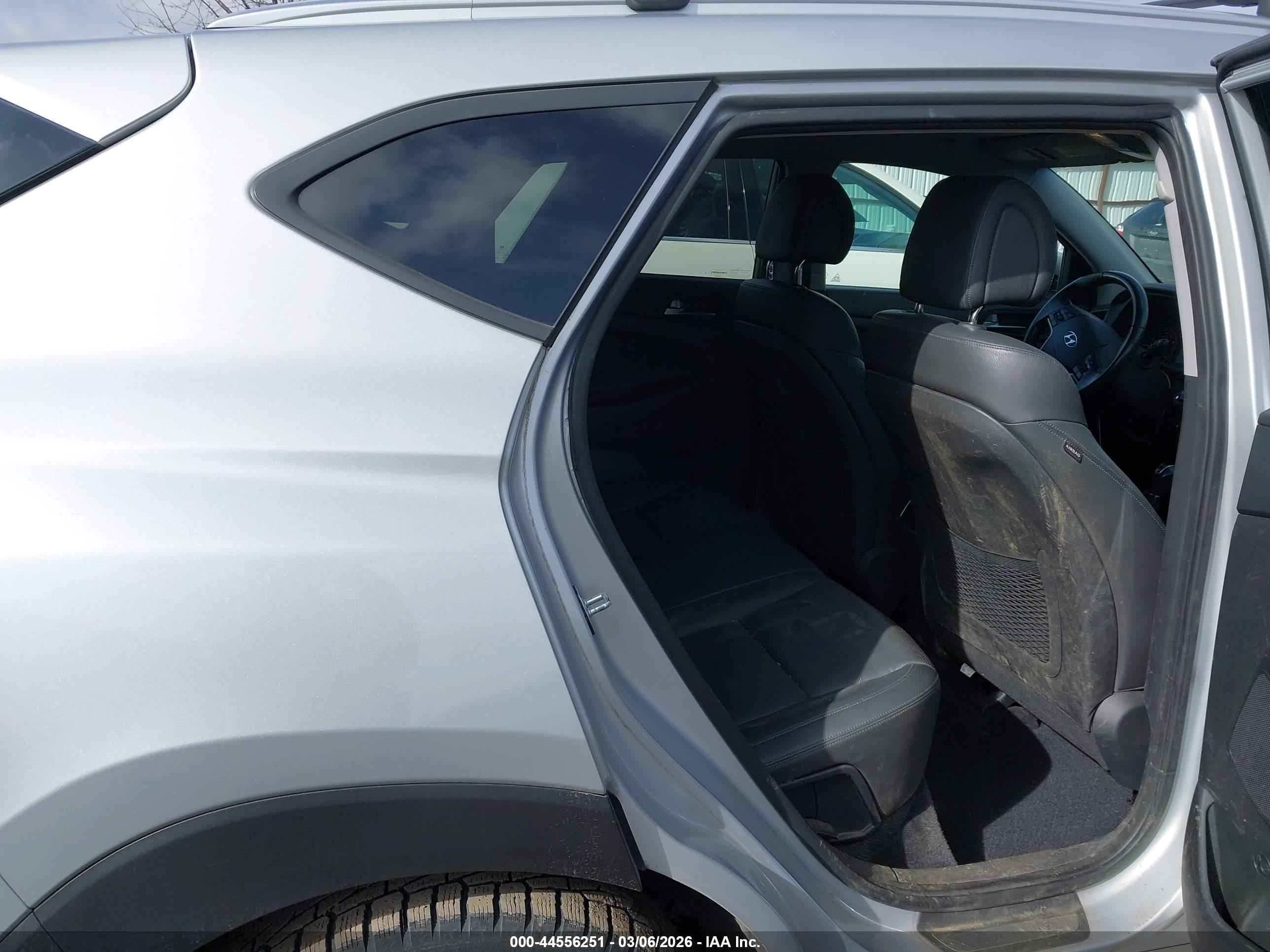 HYUNDAI TUCSON image 8