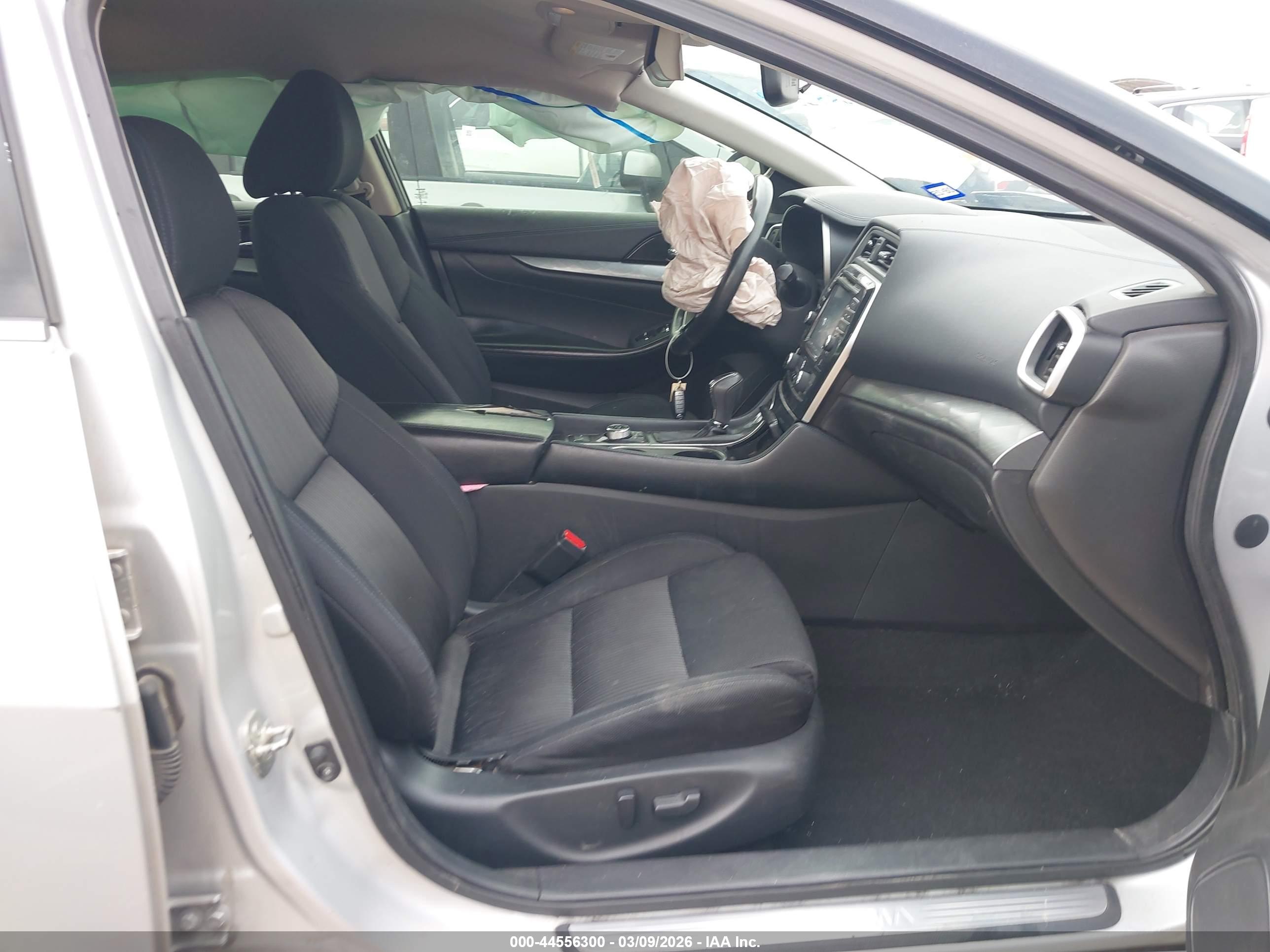 NISSAN MAXIMA image 5