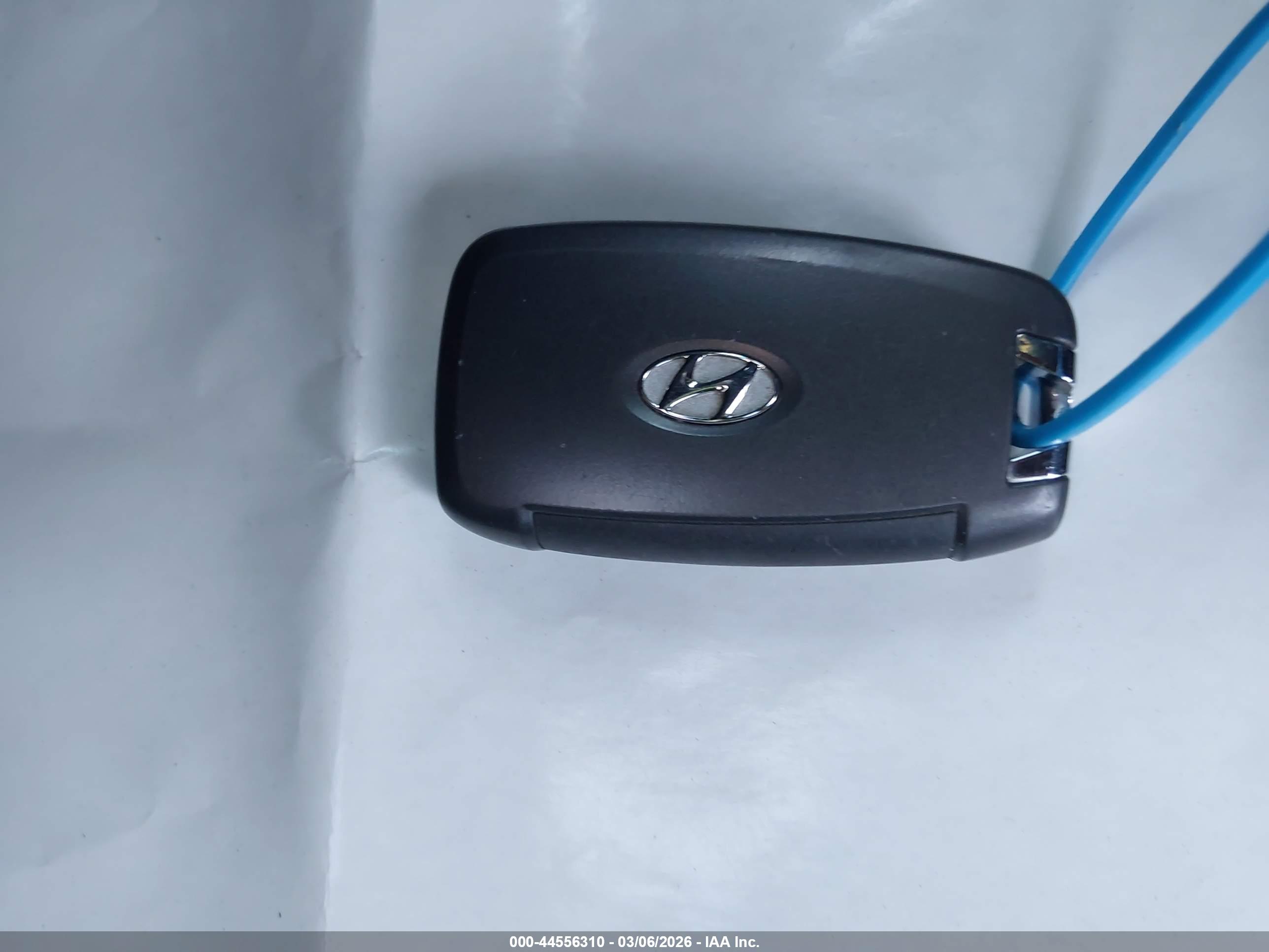 HYUNDAI ELANTRA image 11