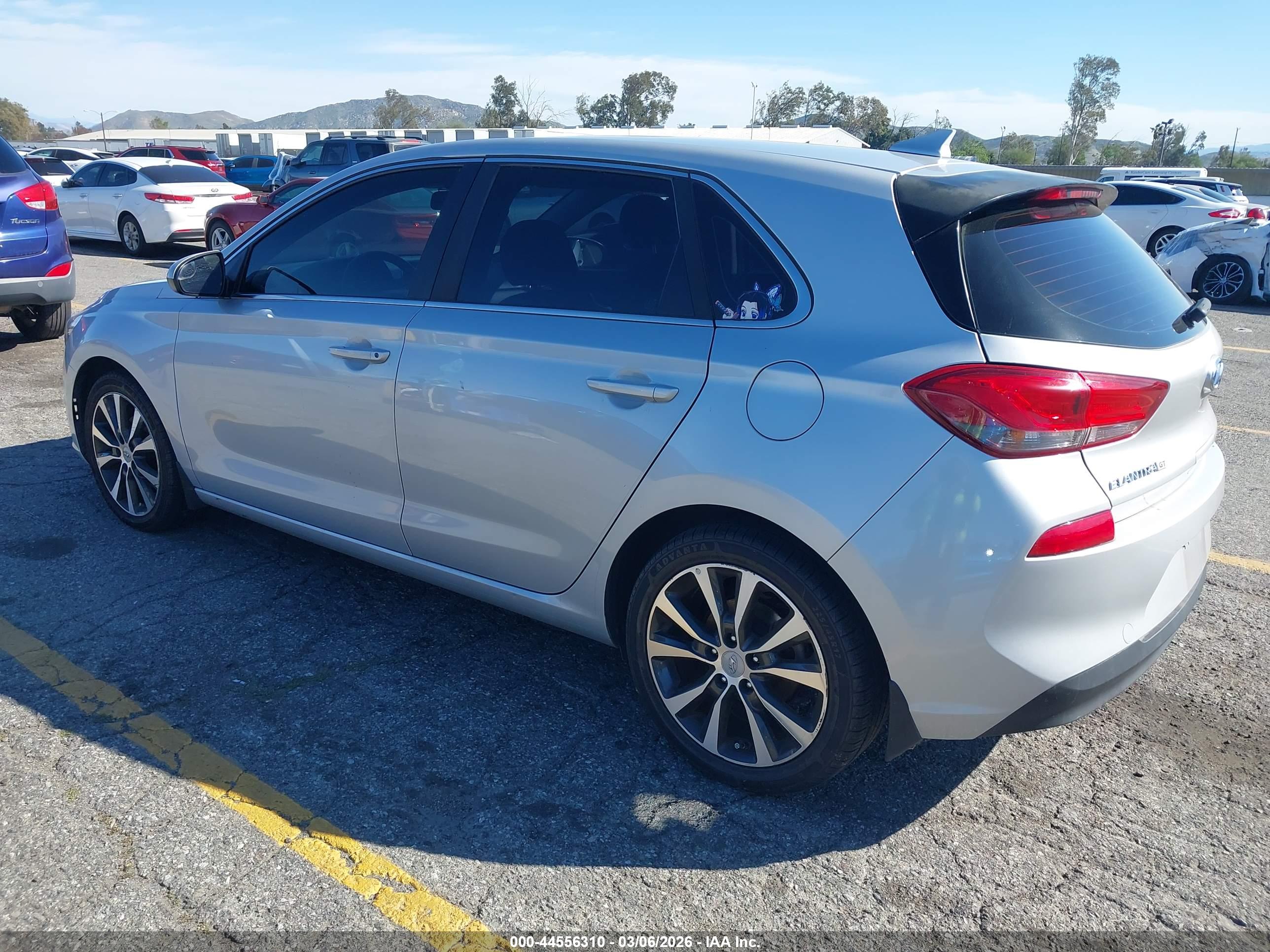 HYUNDAI ELANTRA image 3