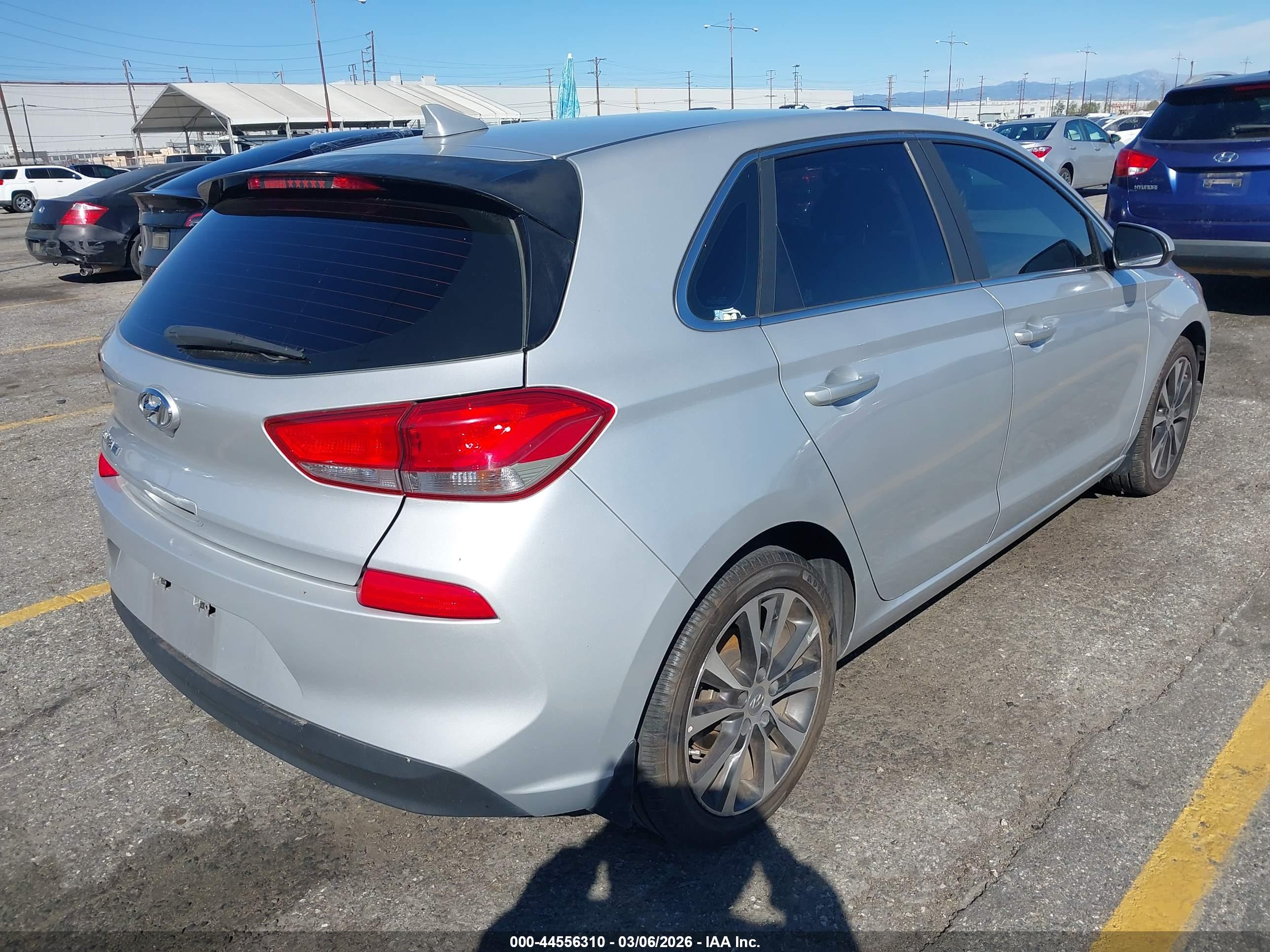HYUNDAI ELANTRA image 4