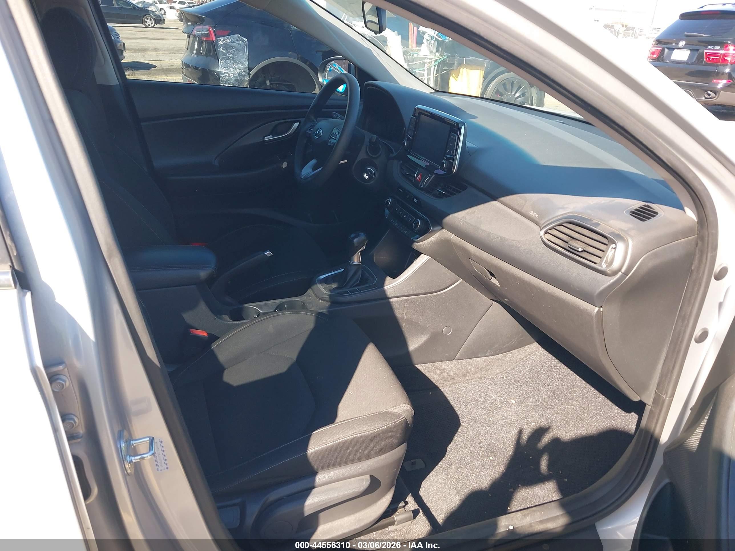 HYUNDAI ELANTRA image 5