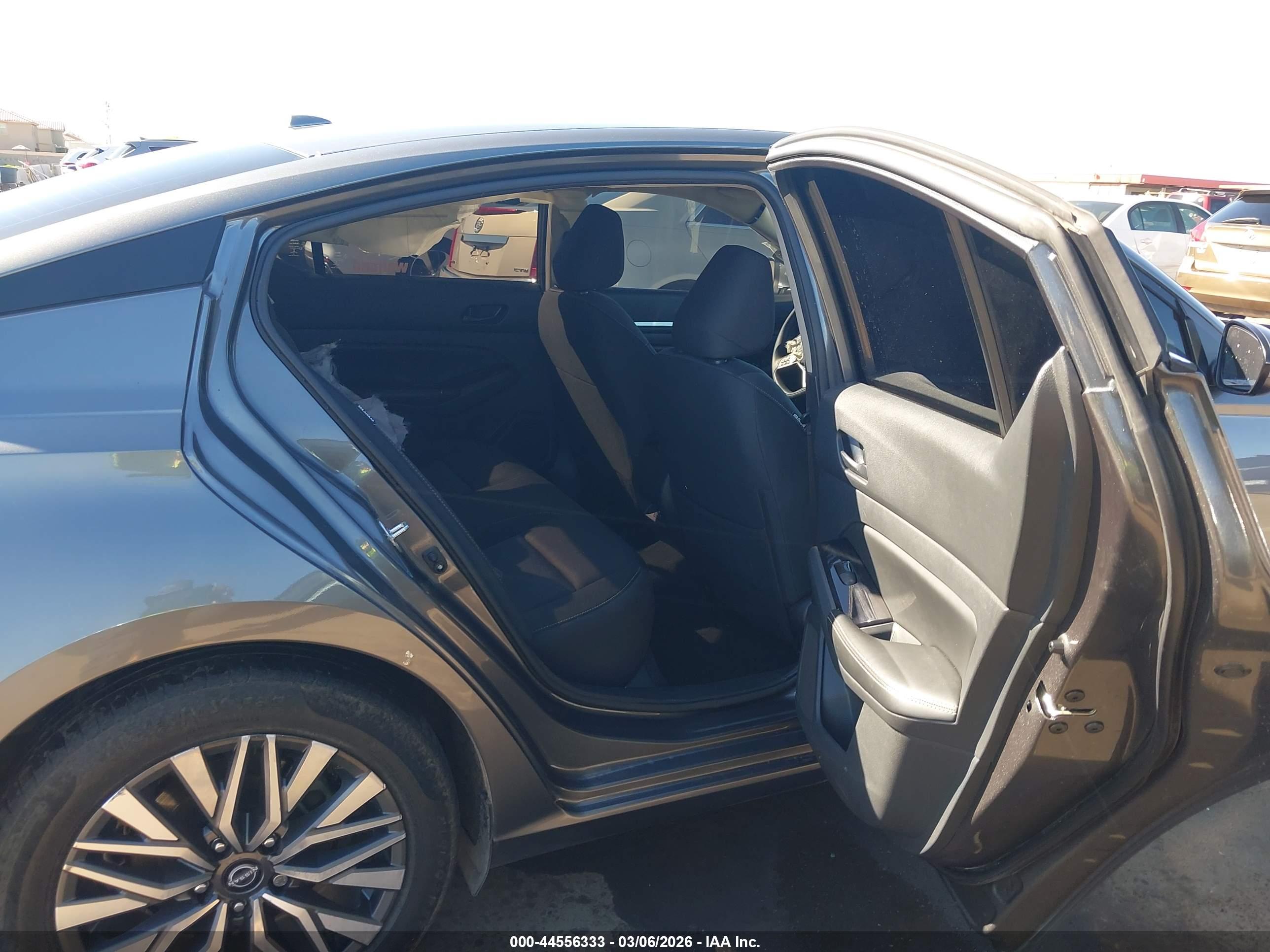 NISSAN ALTIMA image 8
