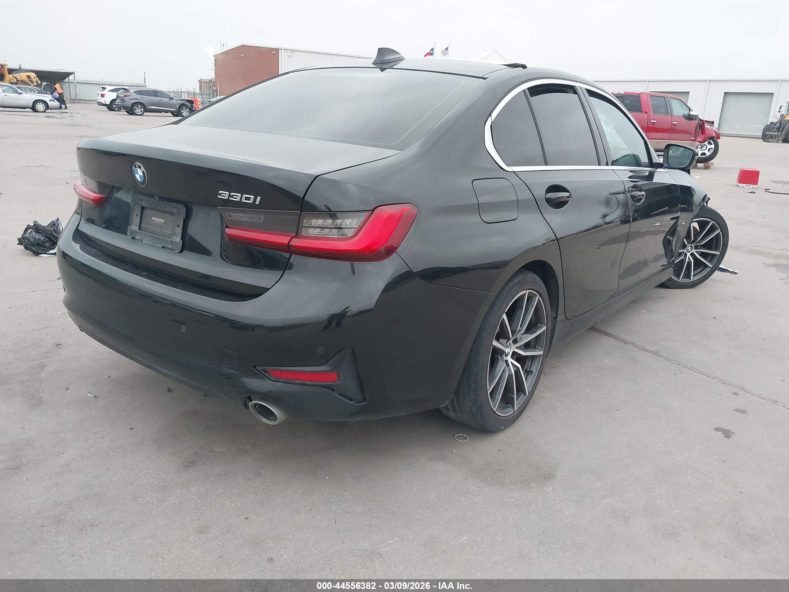 BMW 330I image 4