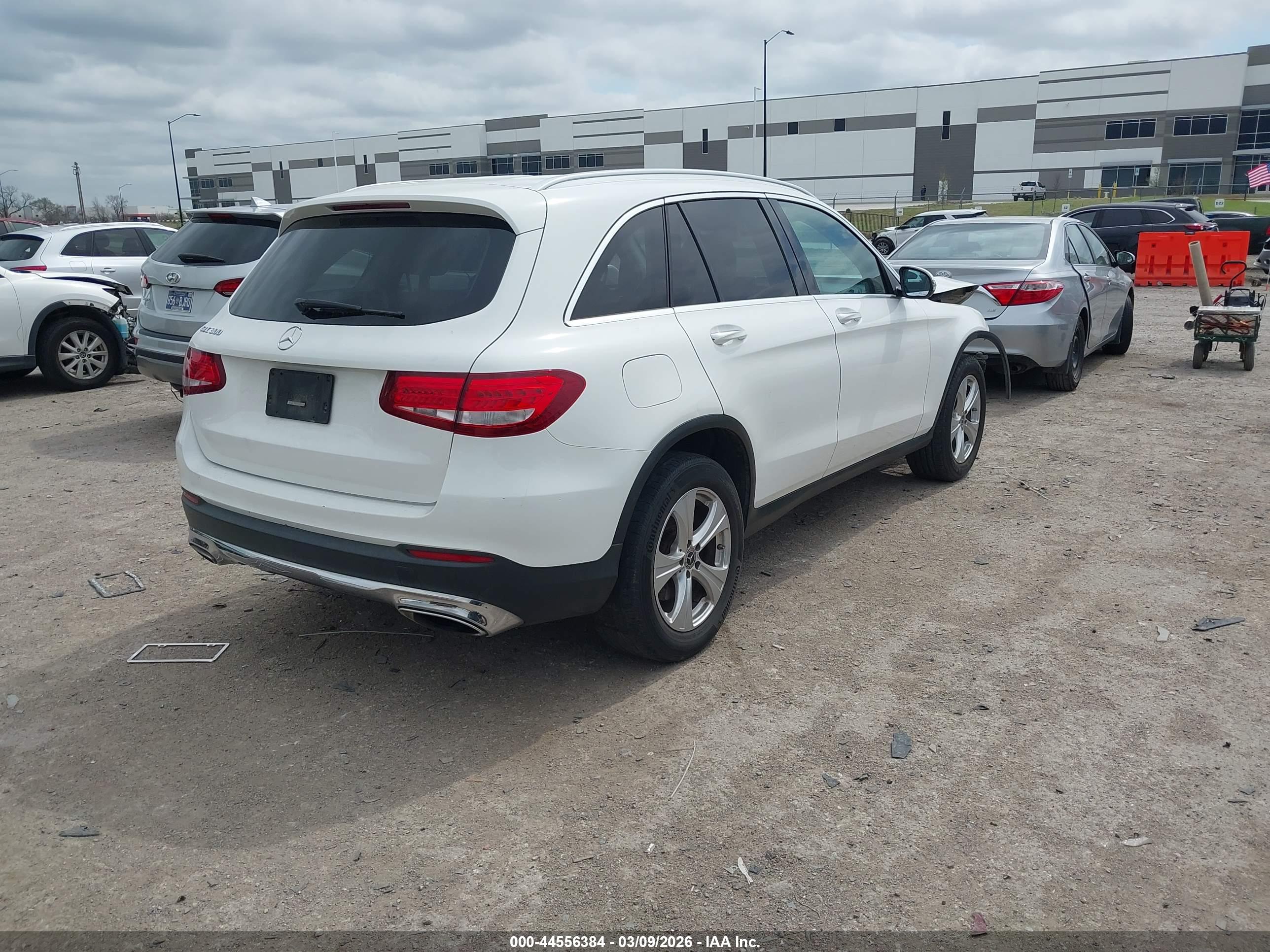 MERCEDES-BENZ GLC image 4