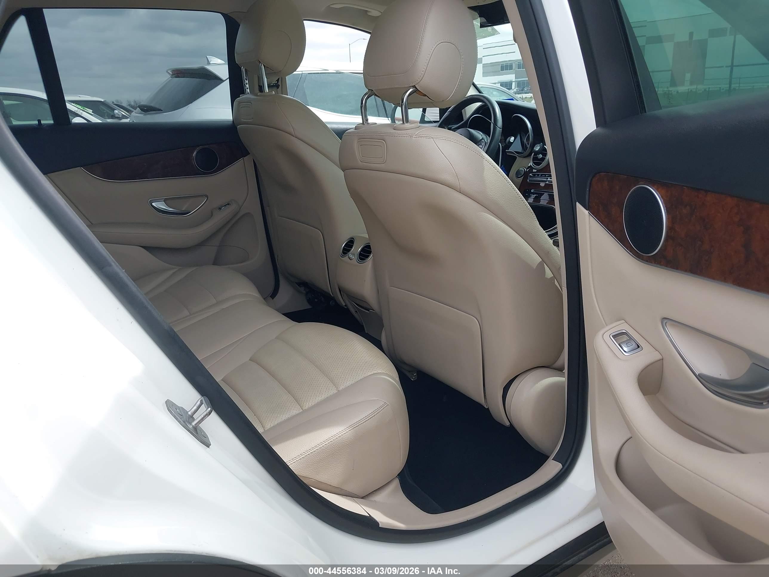 MERCEDES-BENZ GLC image 8
