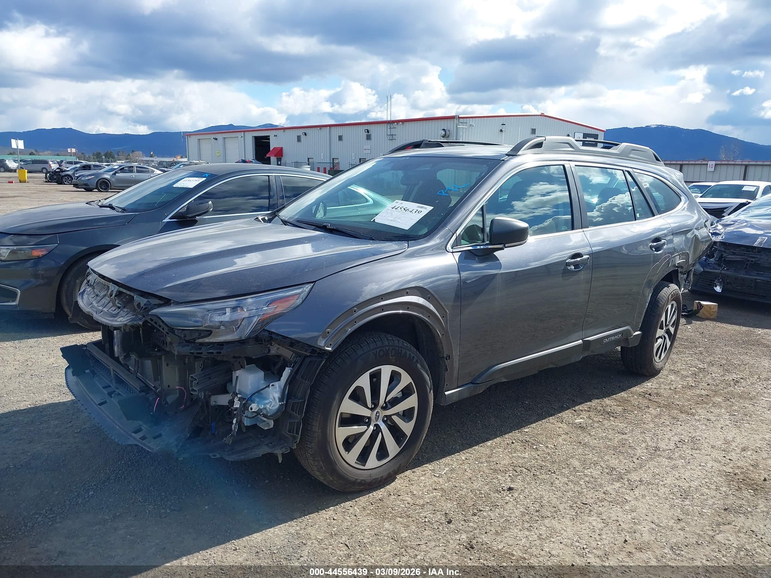SUBARU OUTBACK image 2