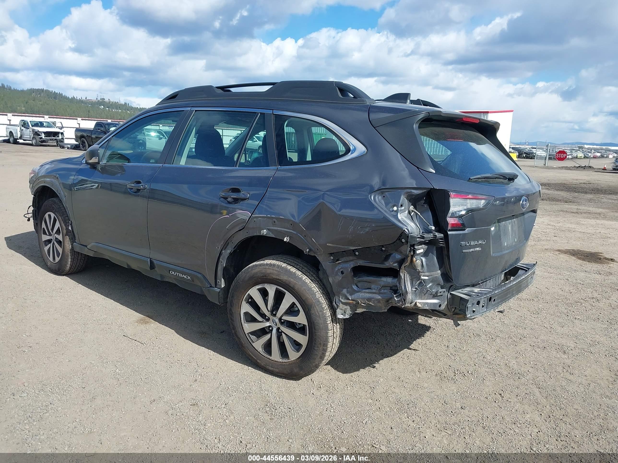 SUBARU OUTBACK image 3
