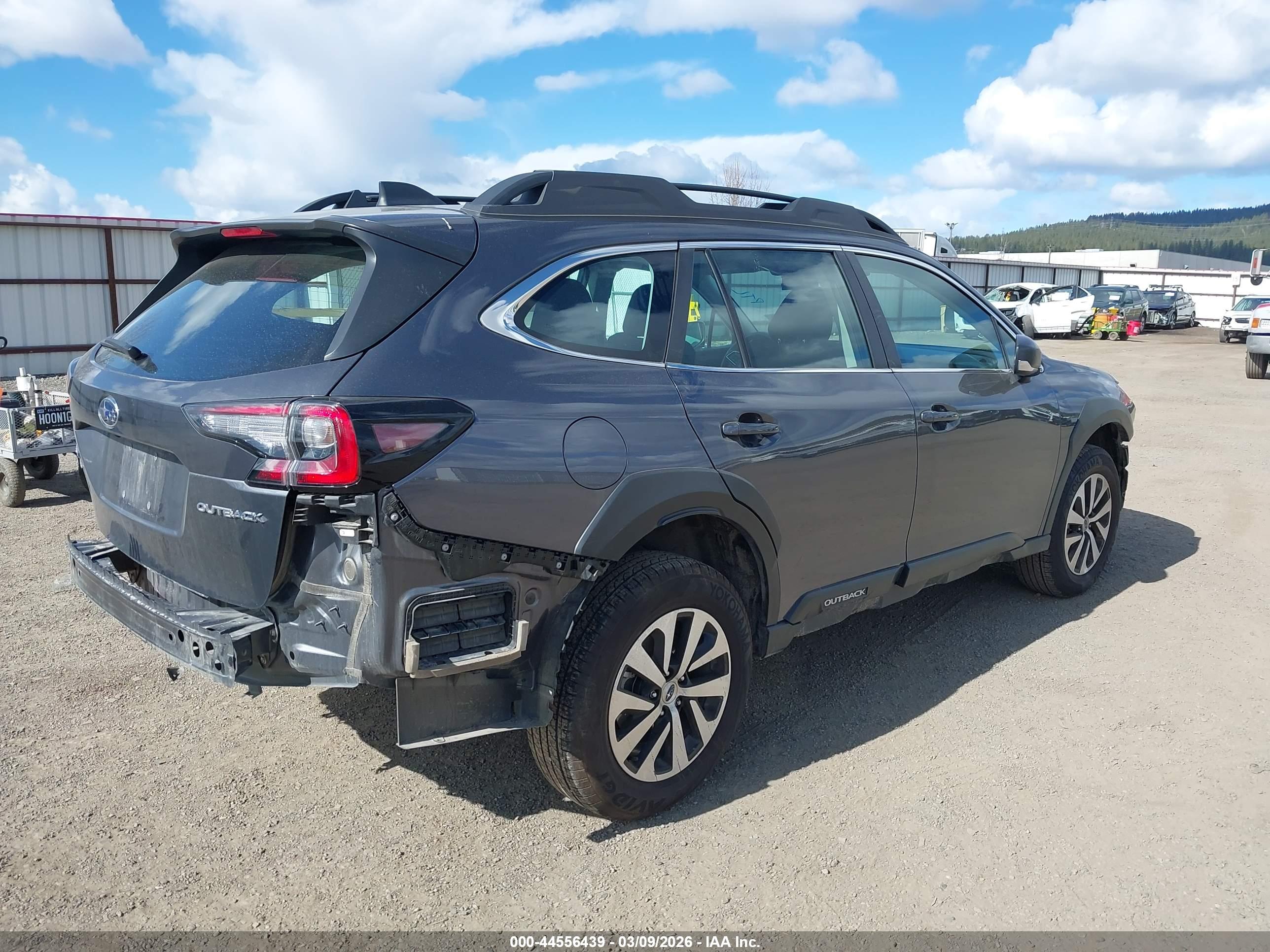 SUBARU OUTBACK image 4