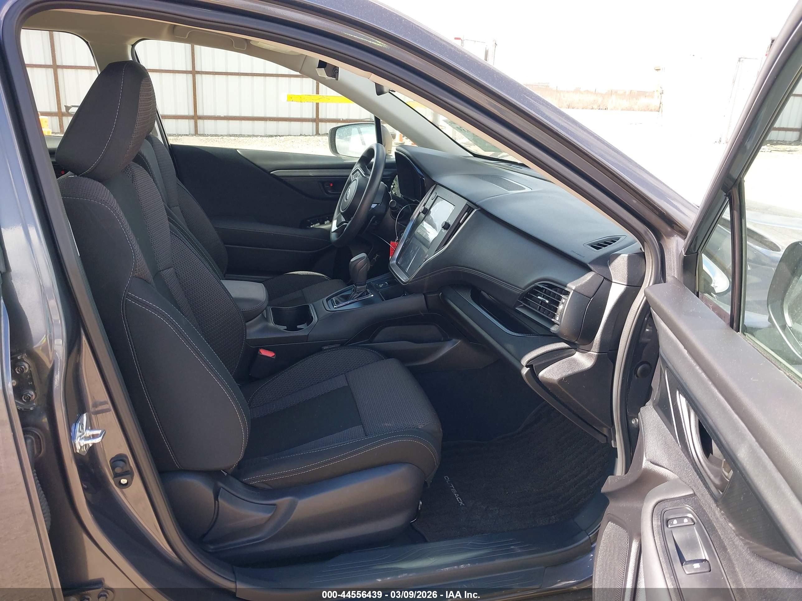 SUBARU OUTBACK image 5