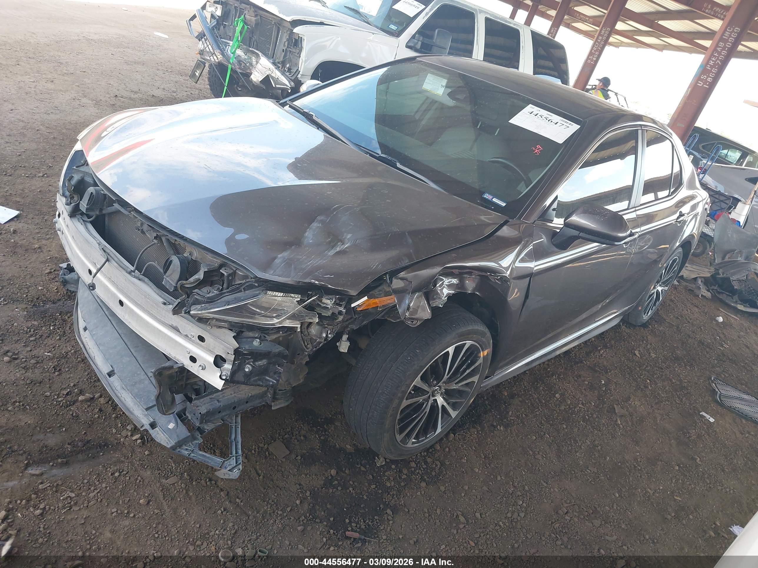 TOYOTA CAMRY image 2