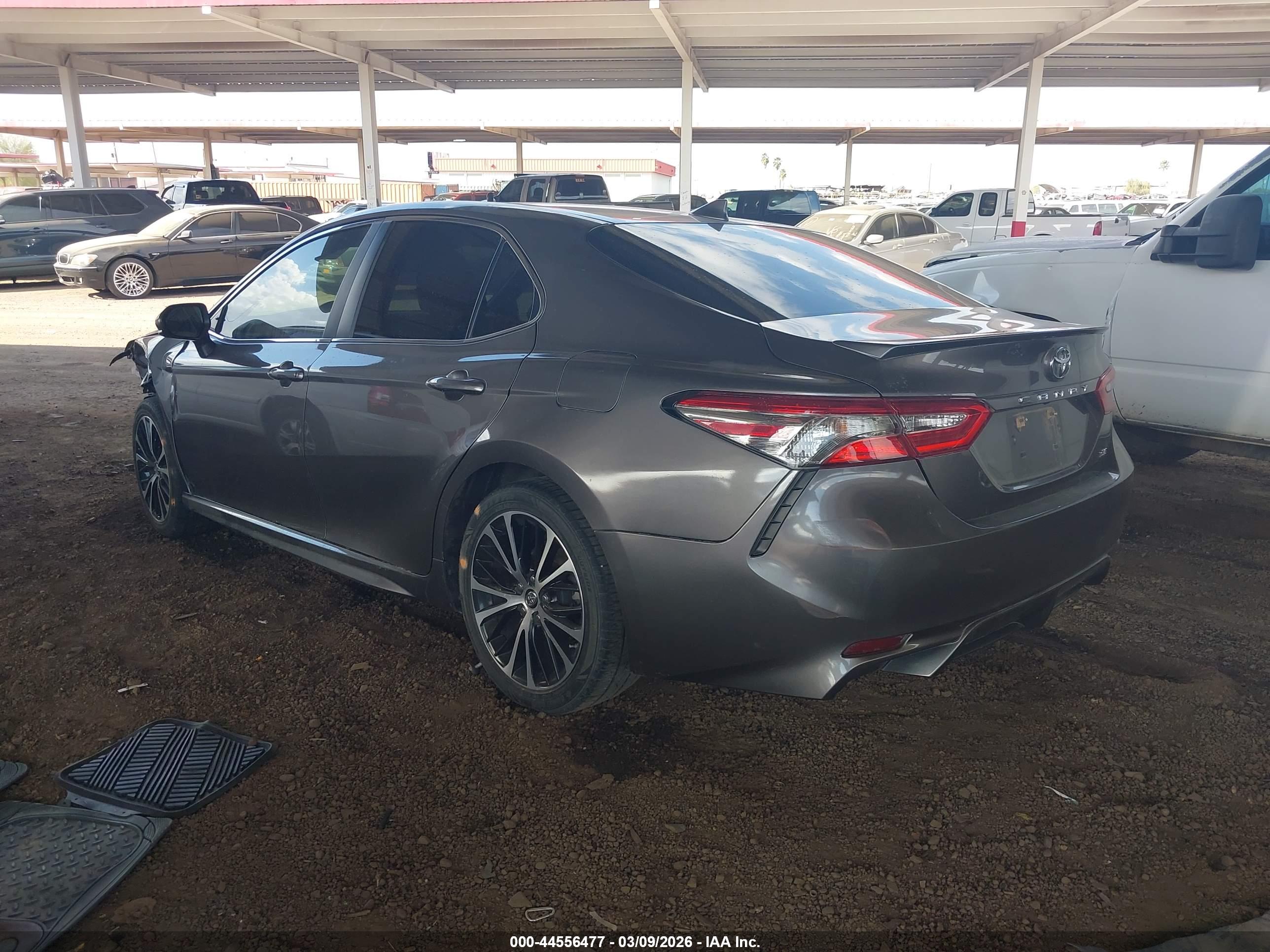 TOYOTA CAMRY image 3