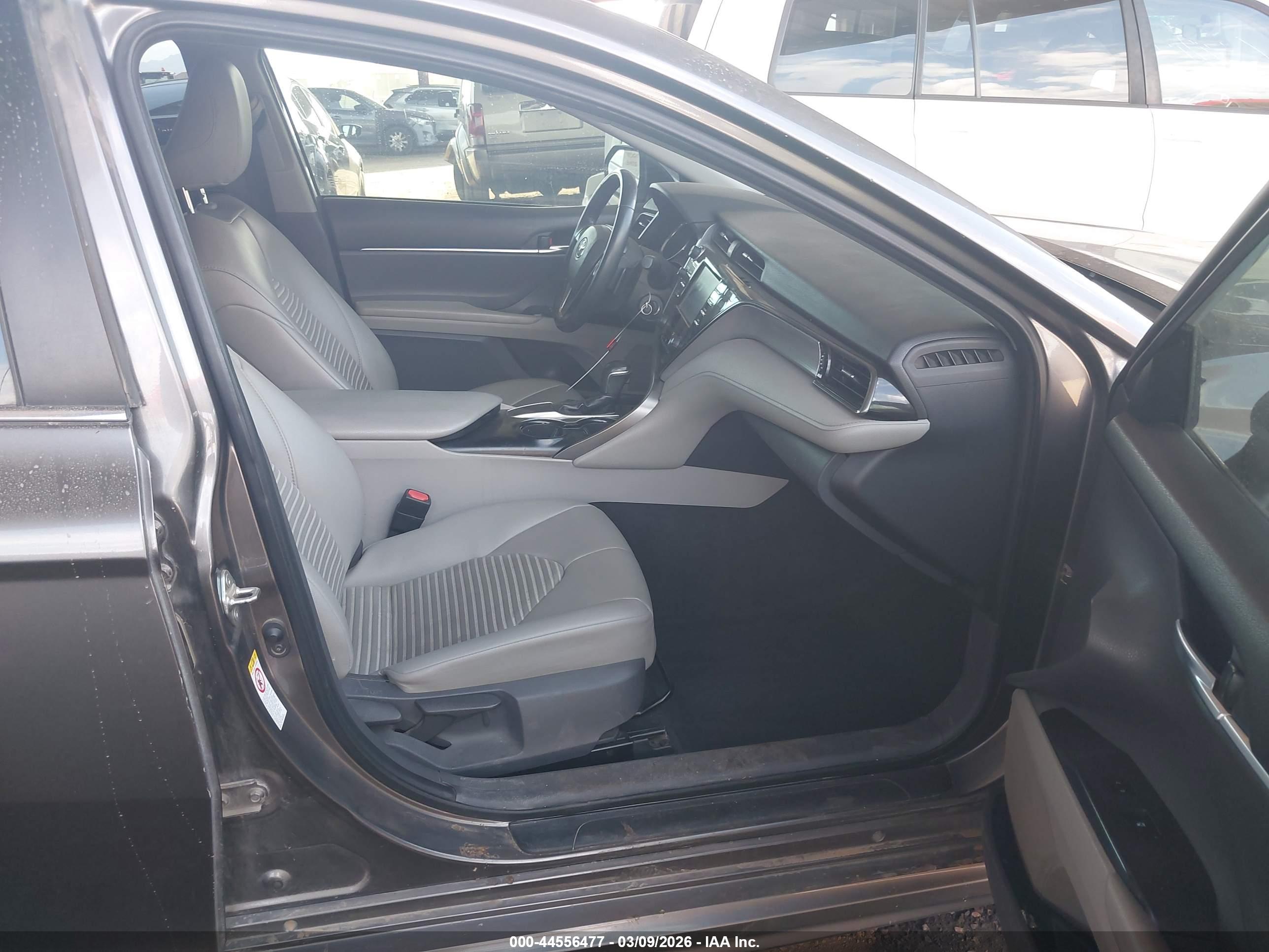 TOYOTA CAMRY image 5