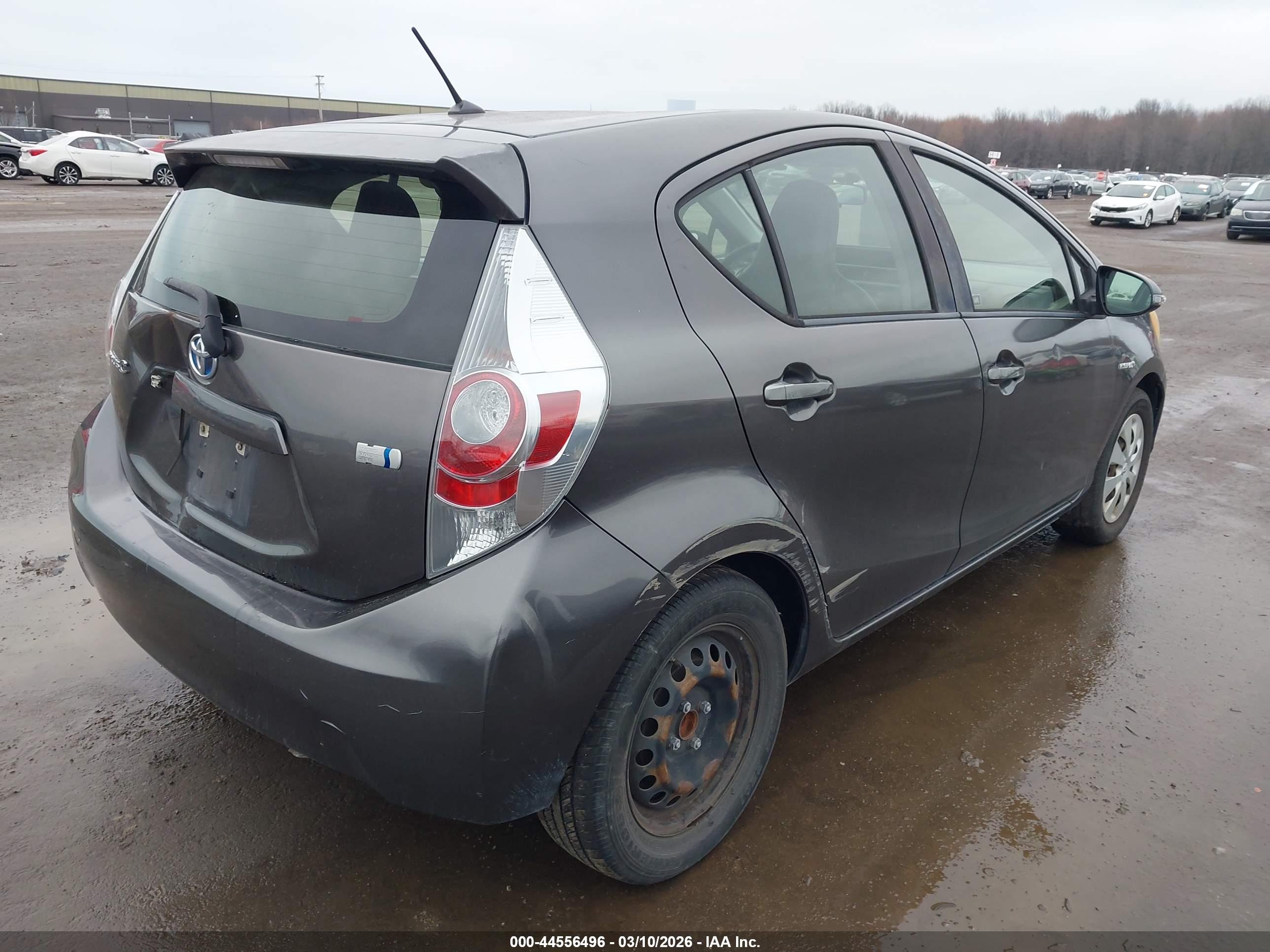 TOYOTA PRIUS image 4