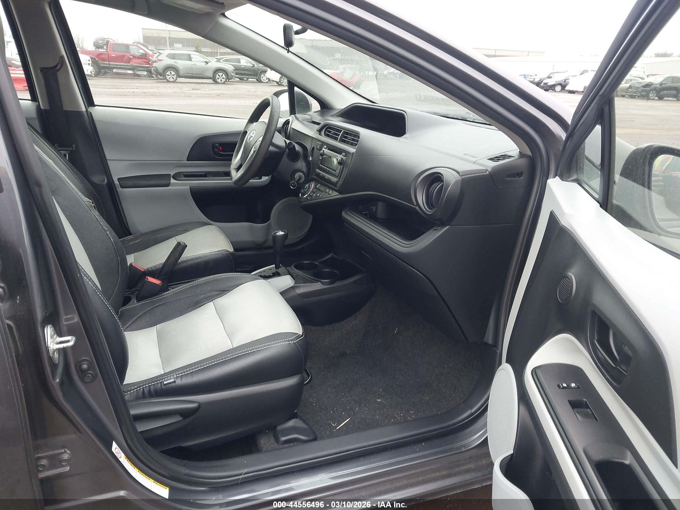 TOYOTA PRIUS image 5