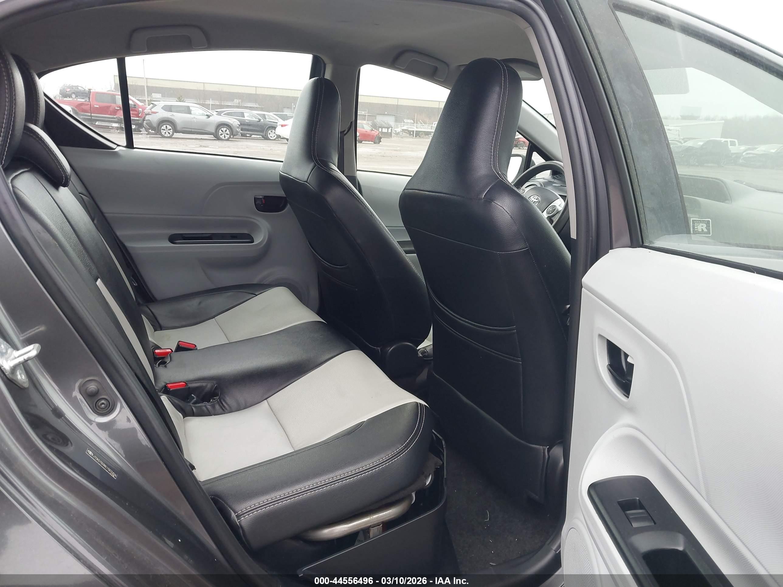 TOYOTA PRIUS image 8