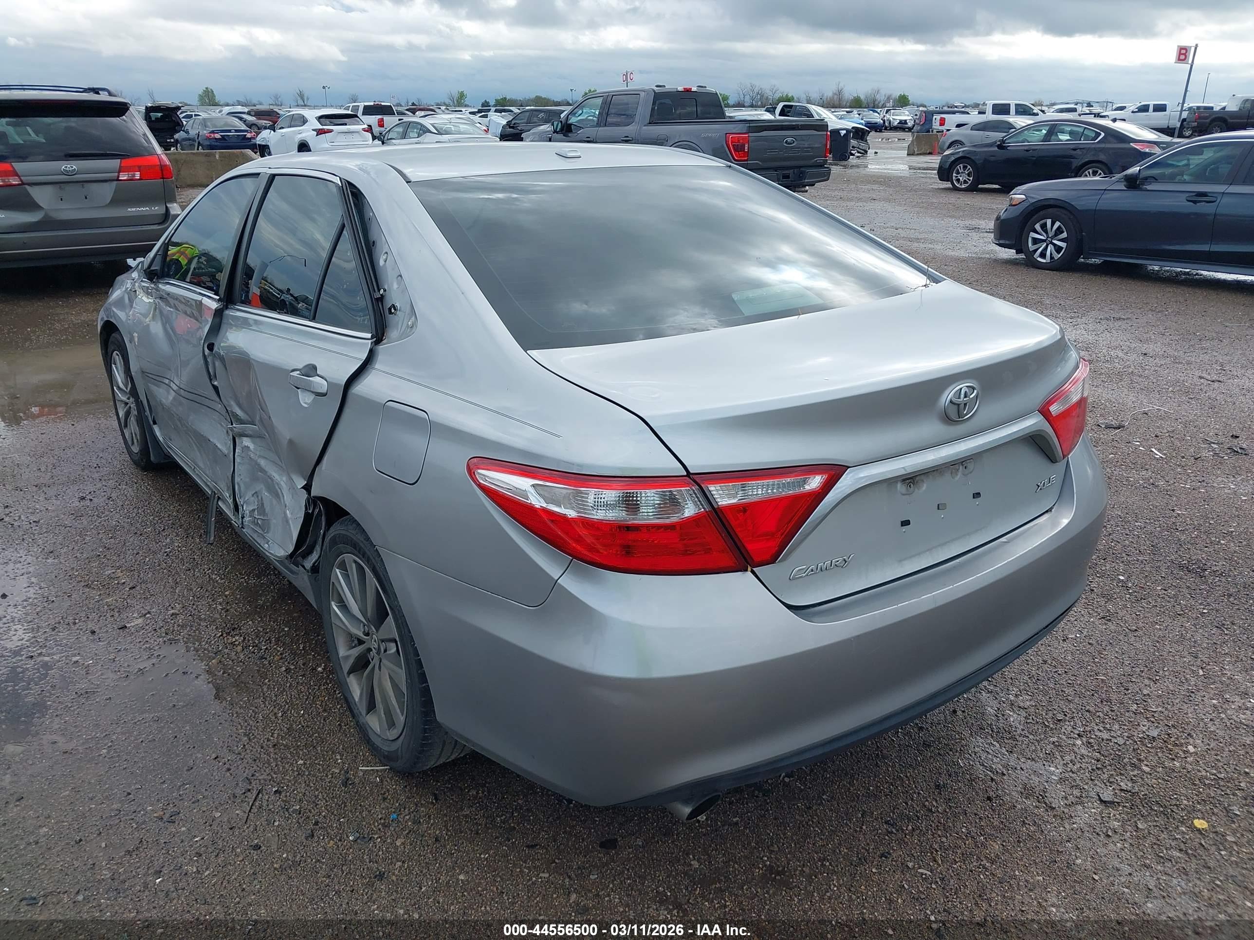 TOYOTA CAMRY image 3