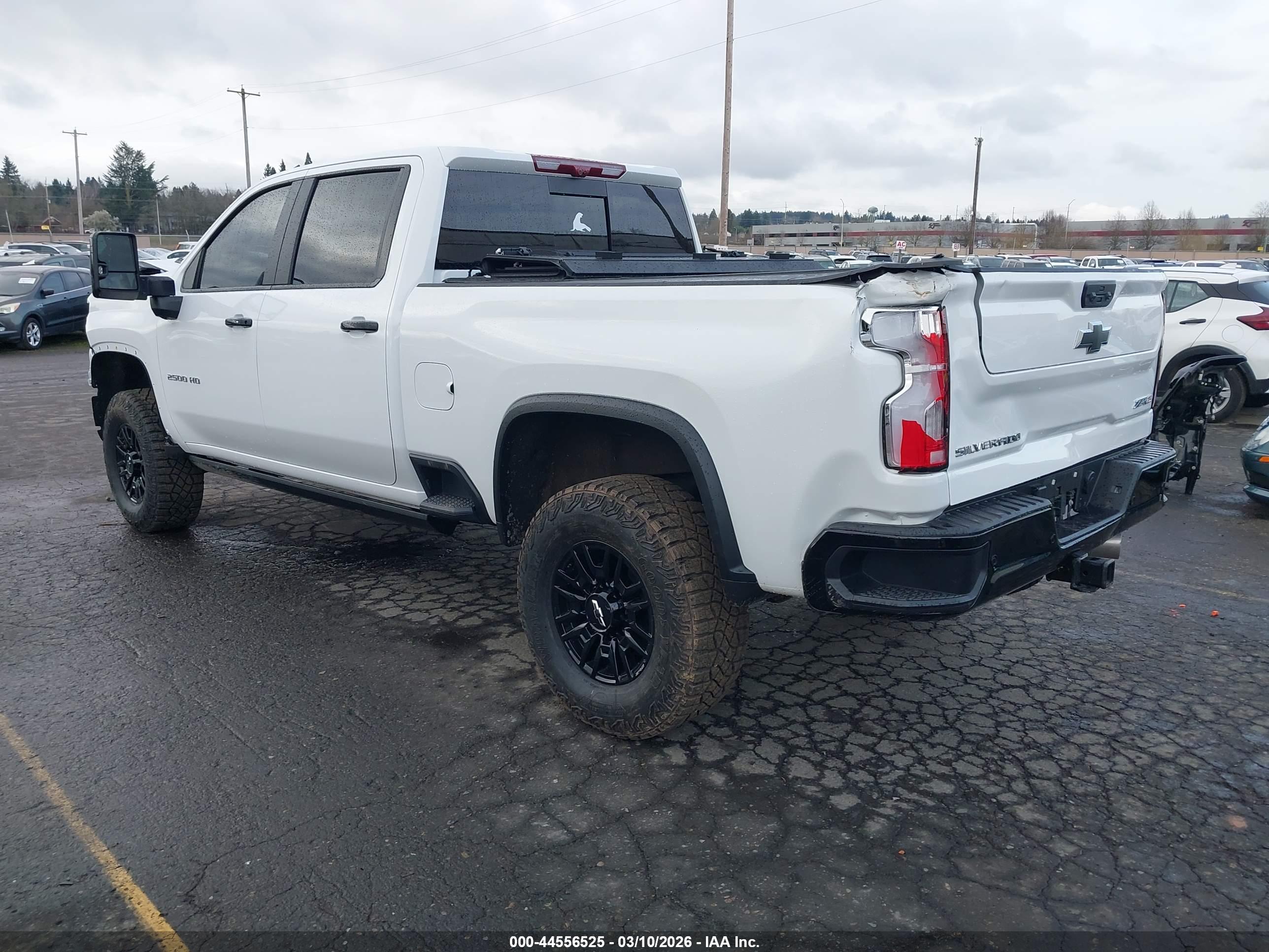 CHEVROLET SILVERADO image 3