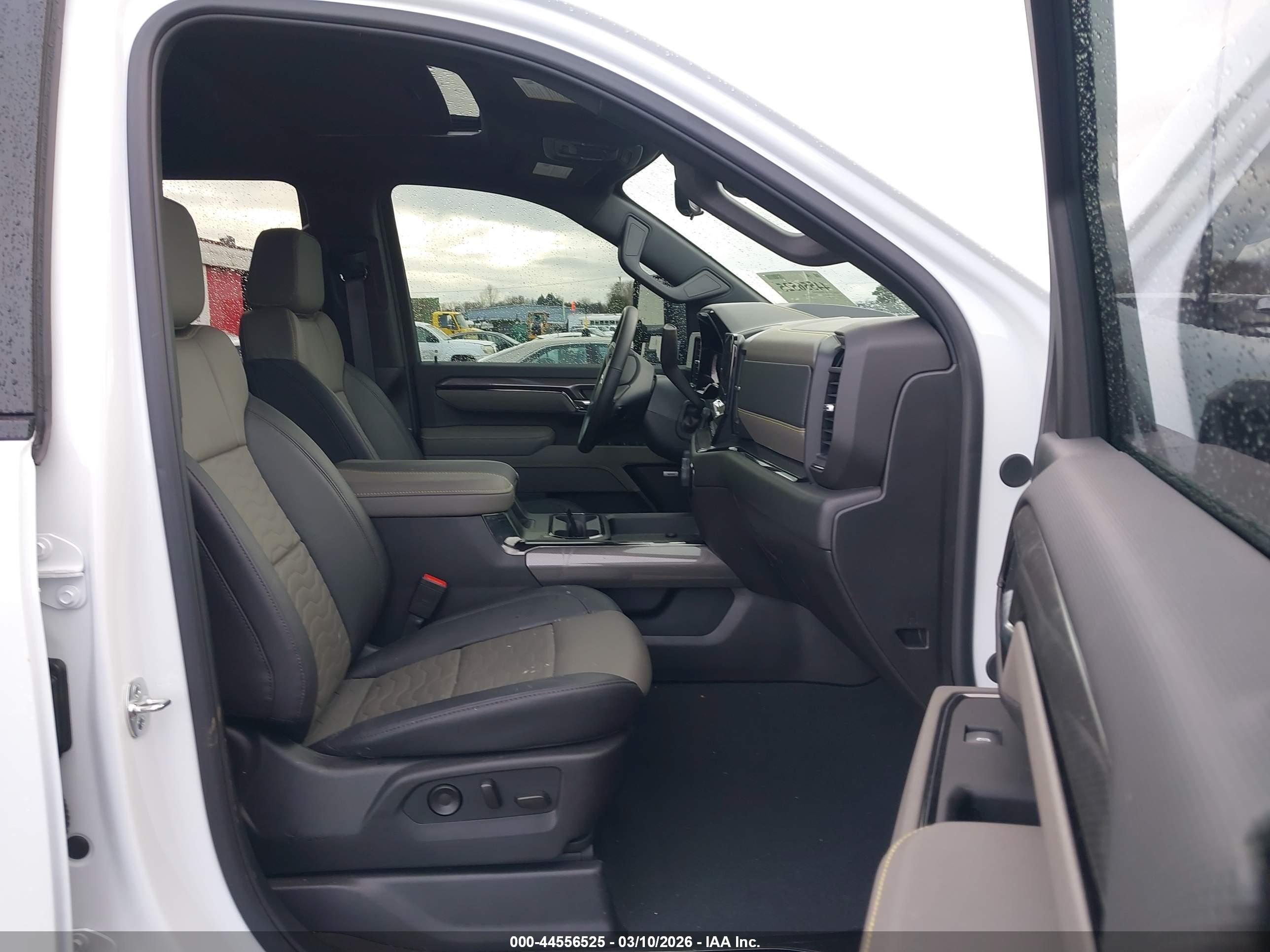CHEVROLET SILVERADO image 8