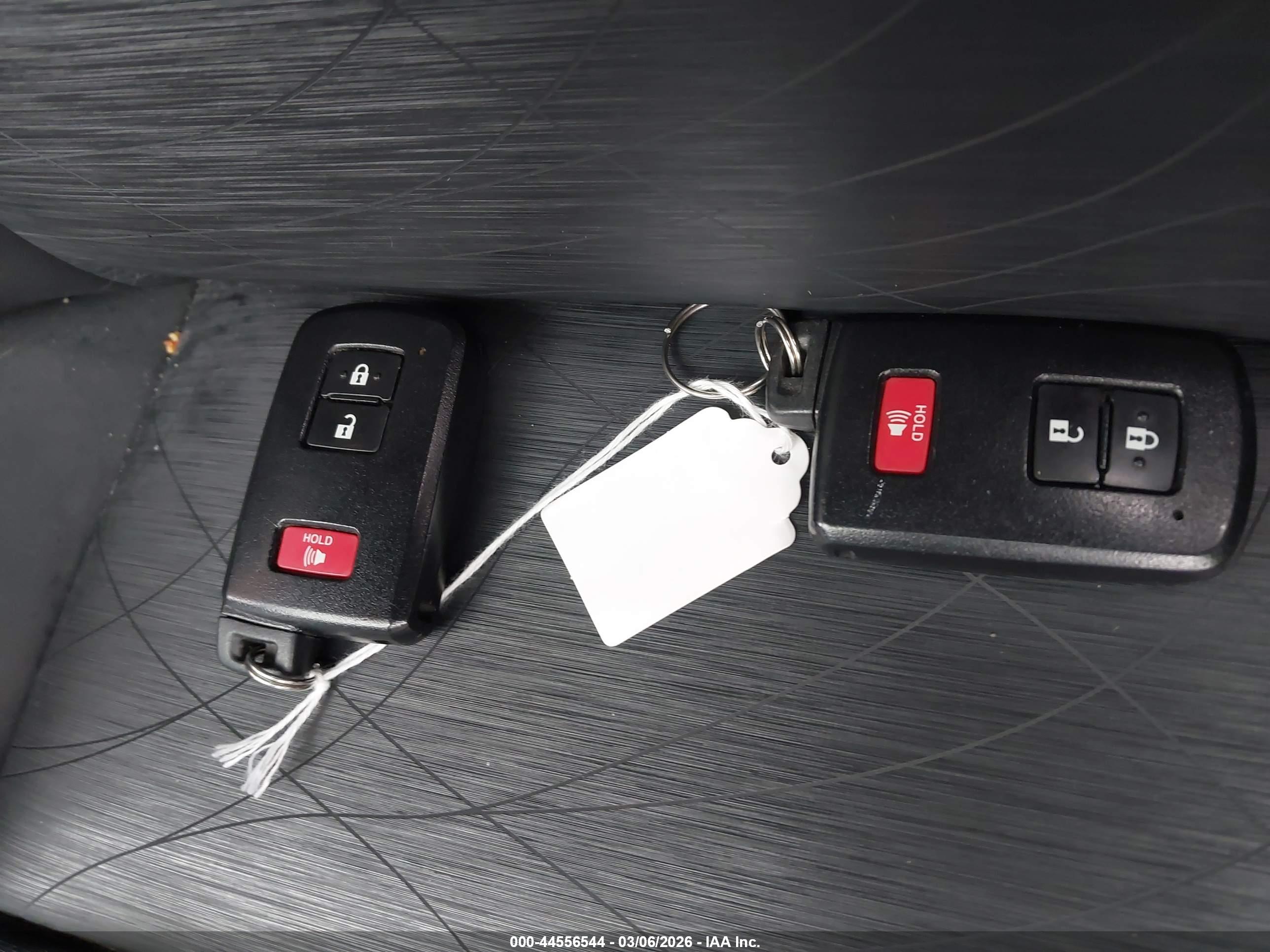 TOYOTA PRIUS image 11