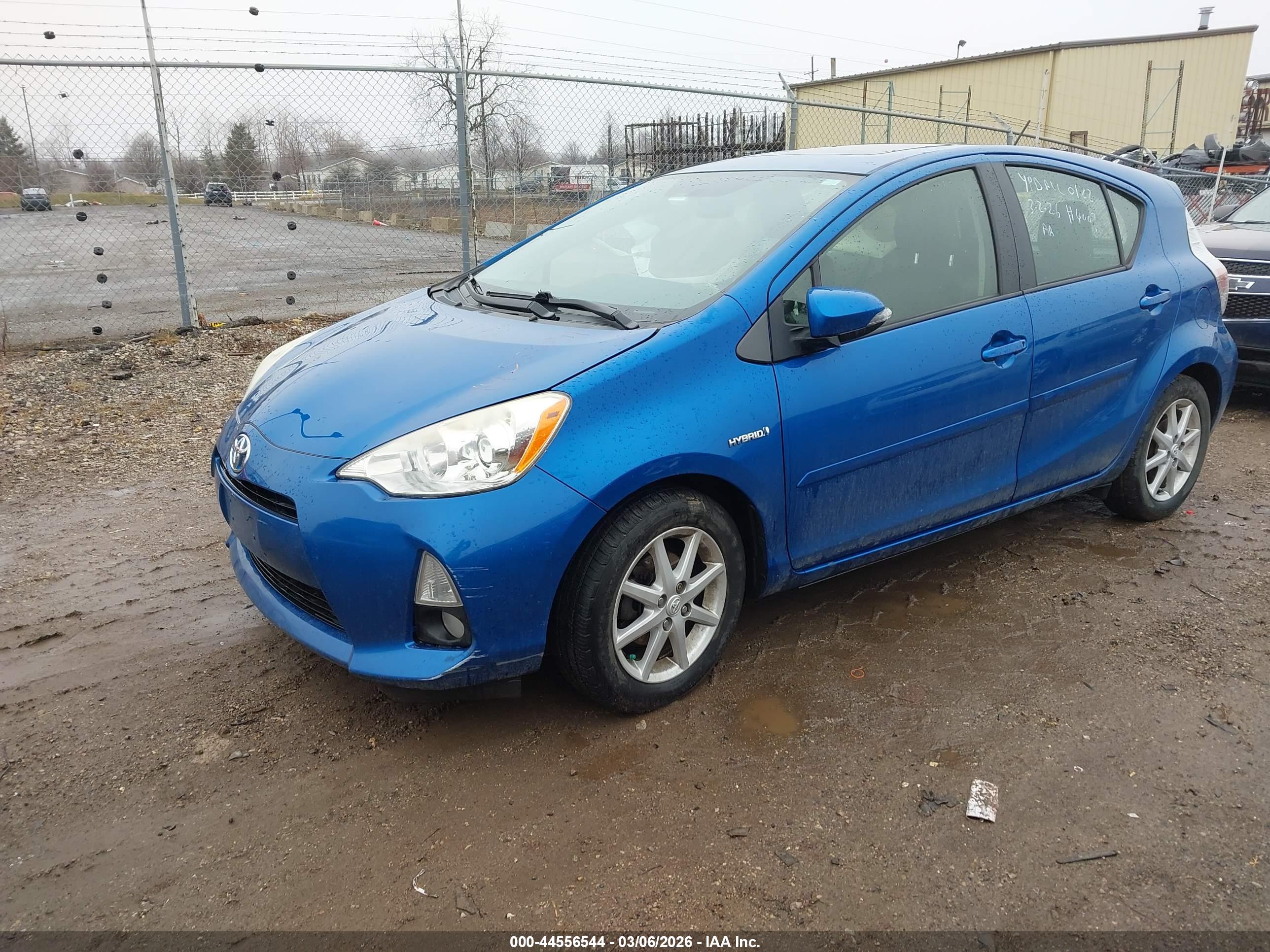 TOYOTA PRIUS image 2