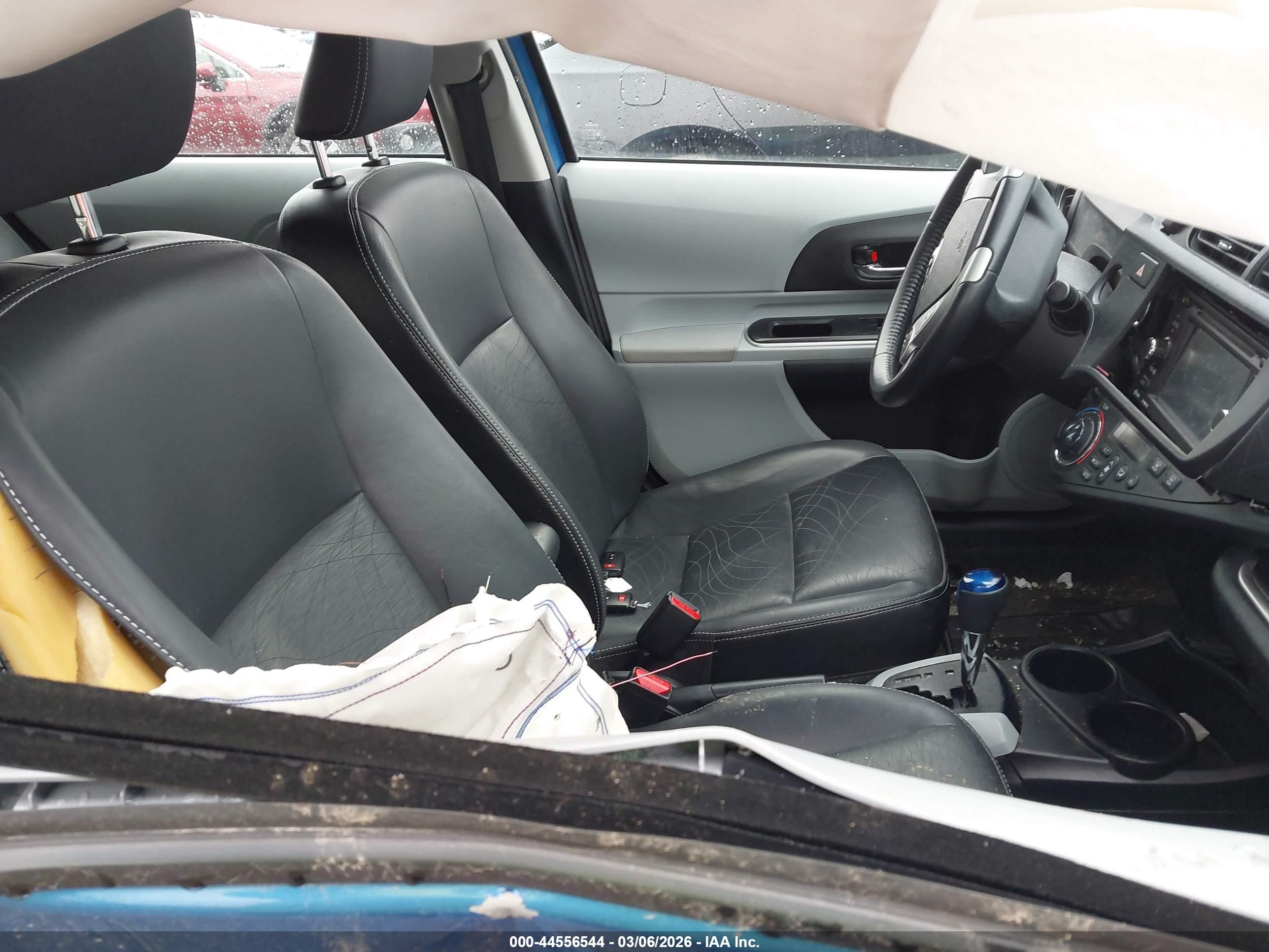 TOYOTA PRIUS image 5