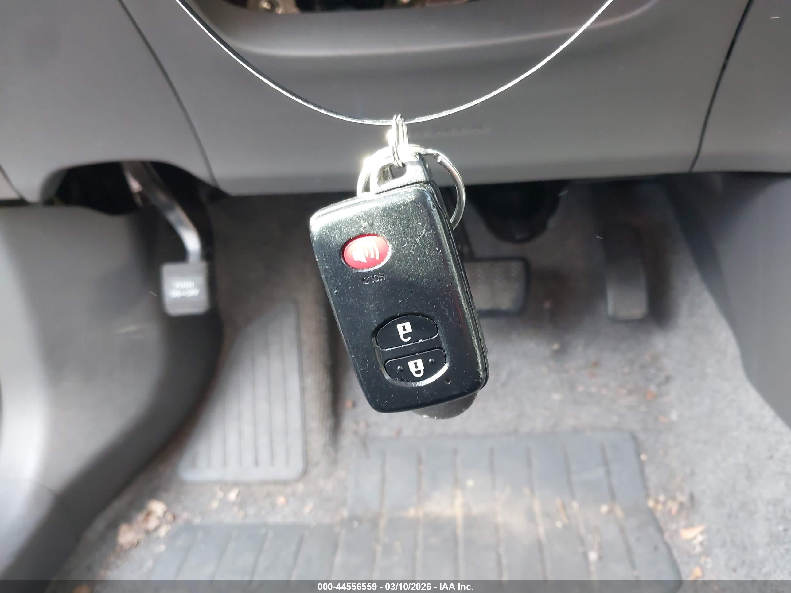 TOYOTA PRIUS image 11