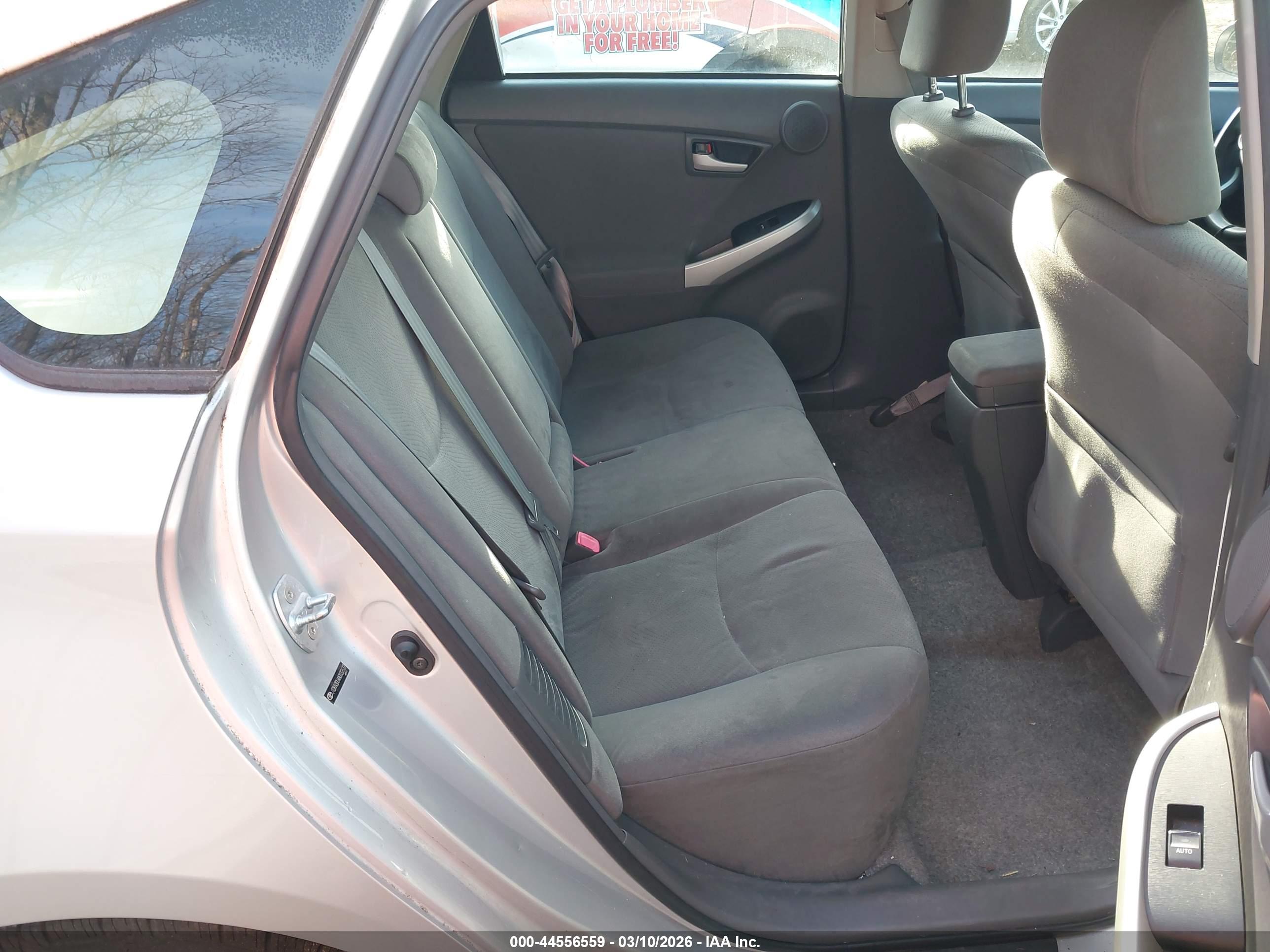 TOYOTA PRIUS image 8