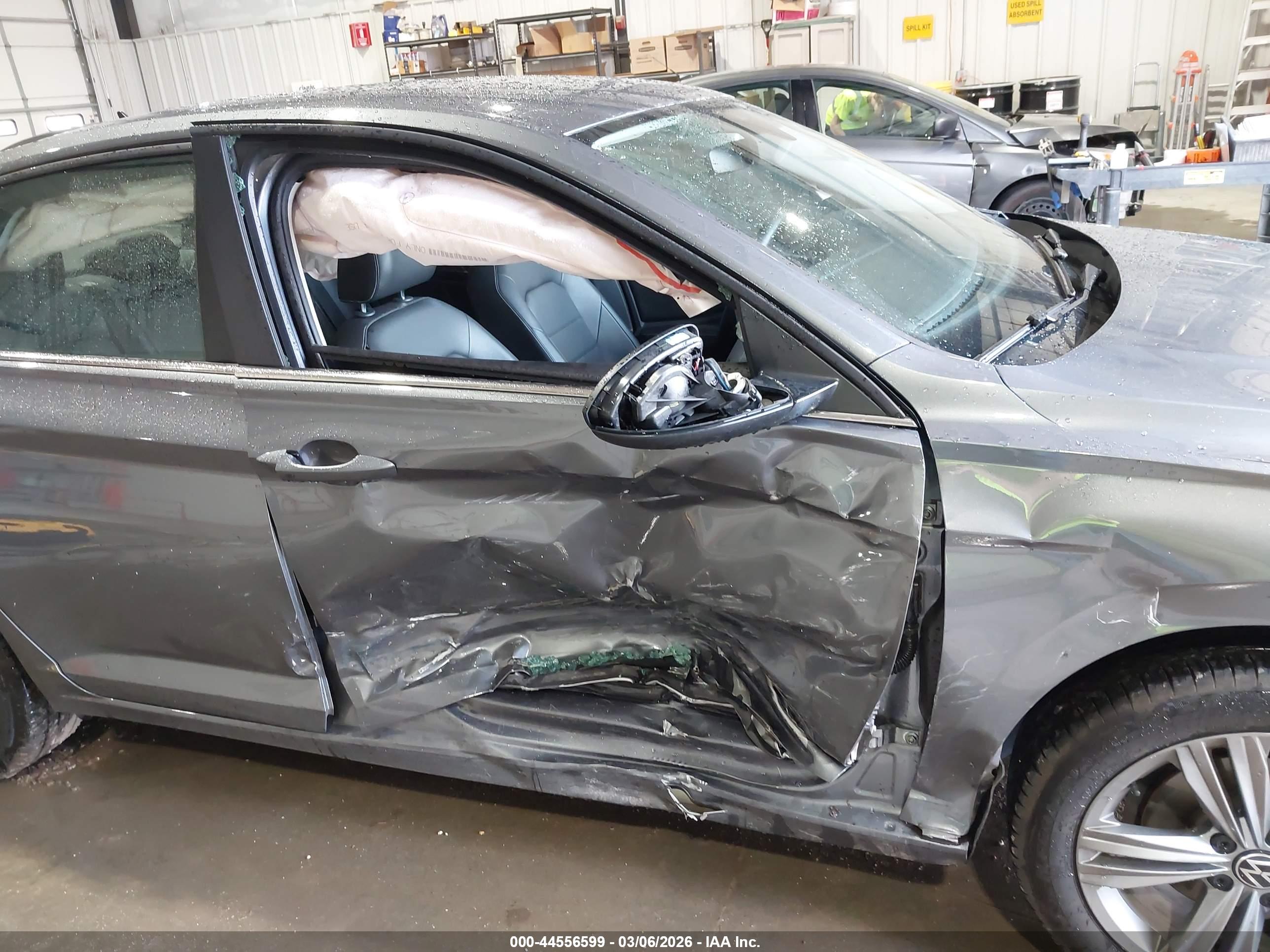 VOLKSWAGEN JETTA image 6