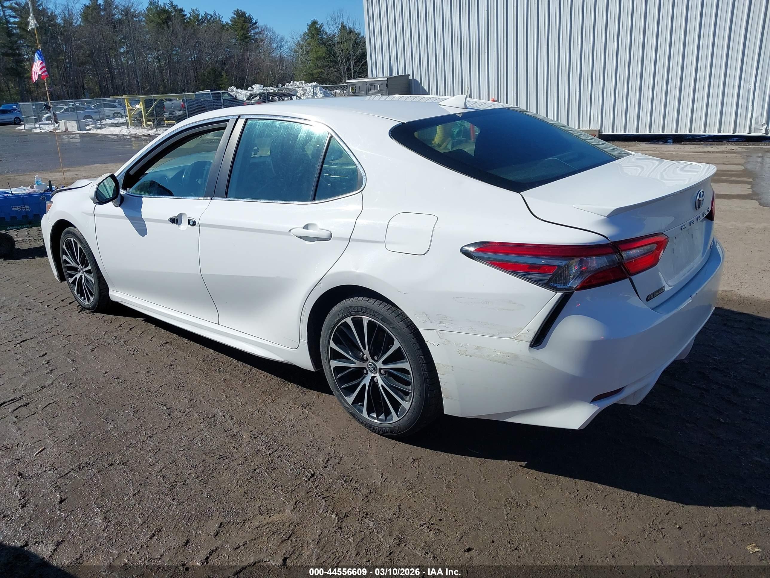 TOYOTA CAMRY image 3