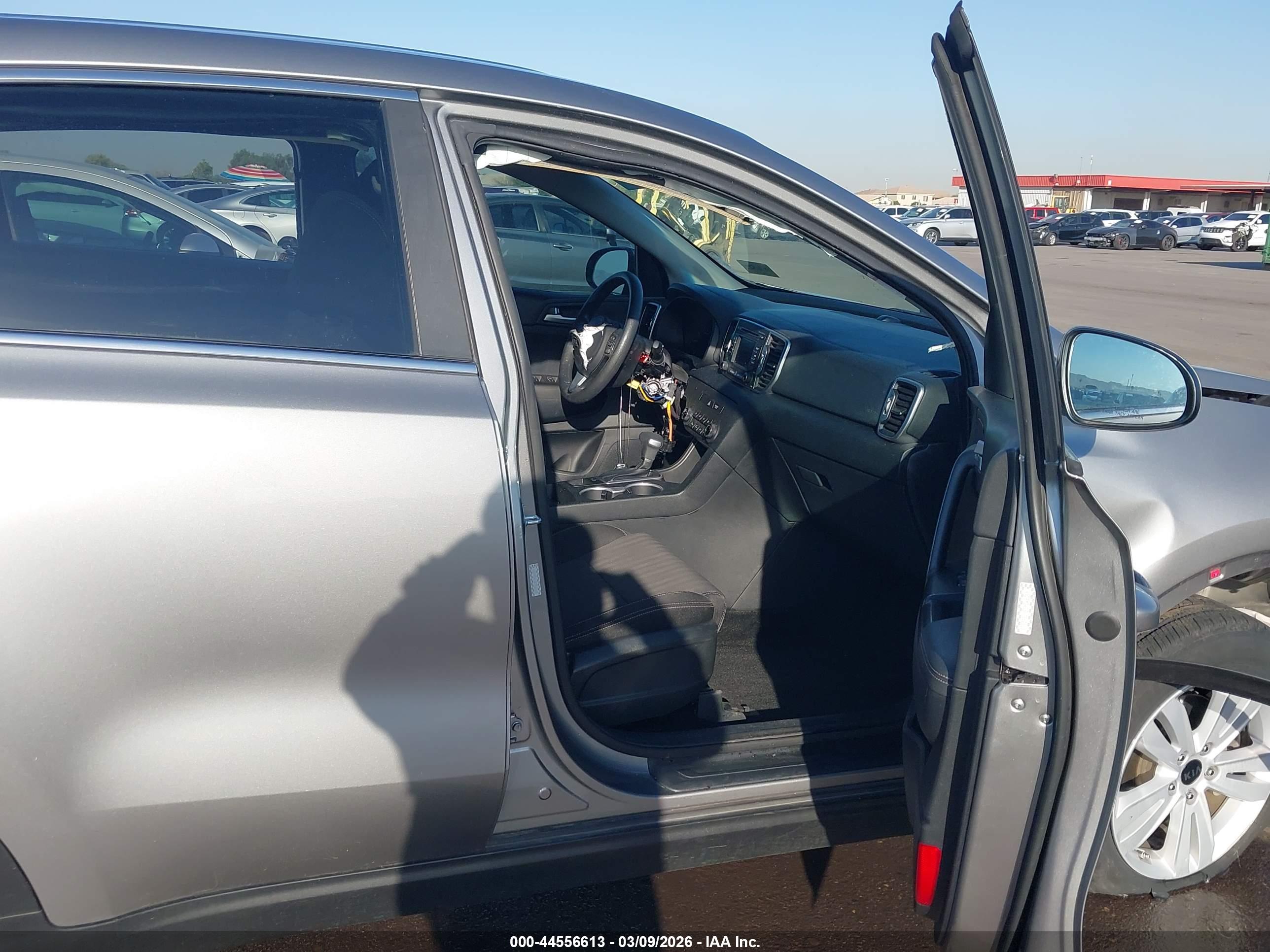 KIA SPORTAGE image 5