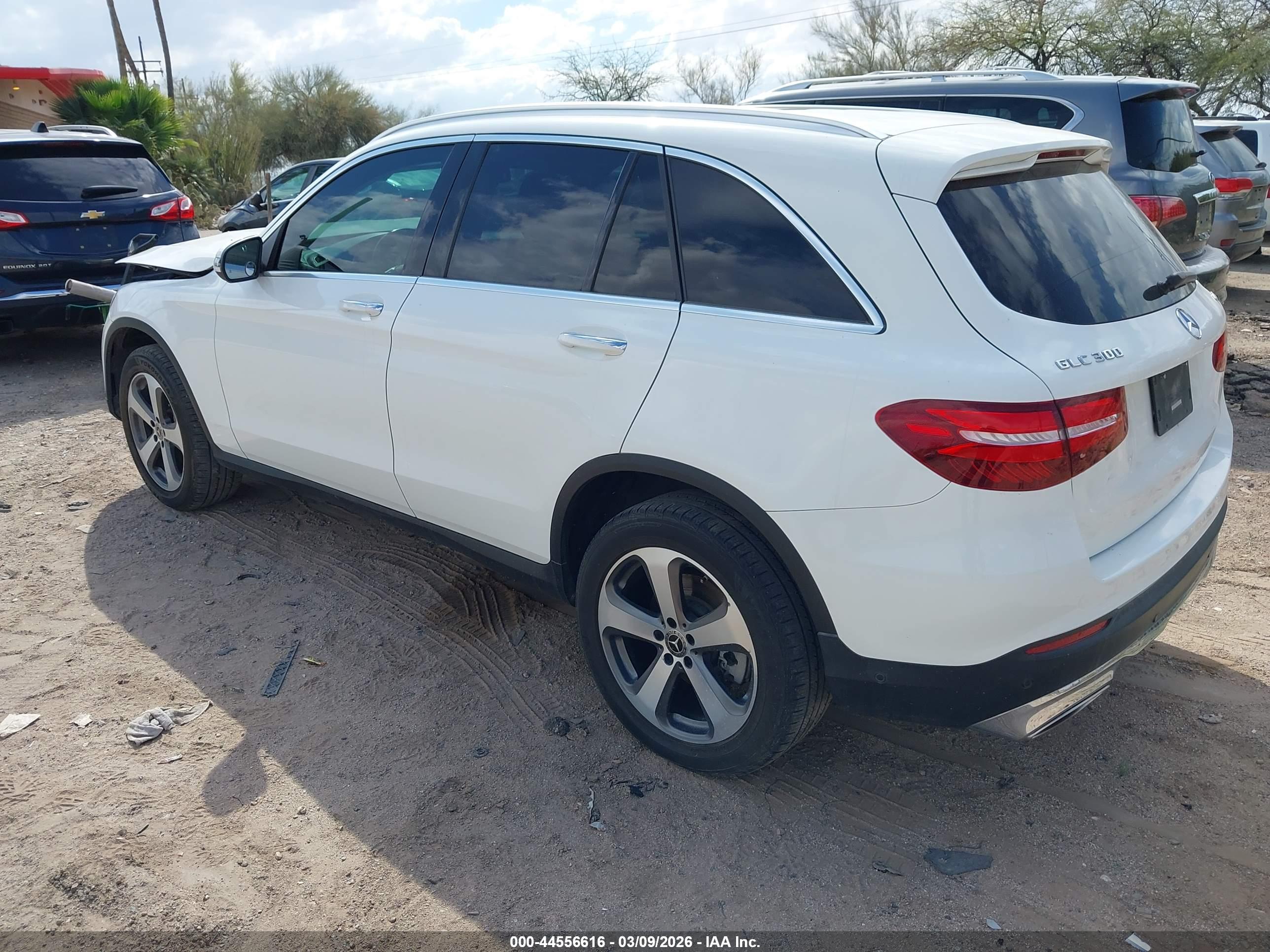 MERCEDES-BENZ GLC image 3