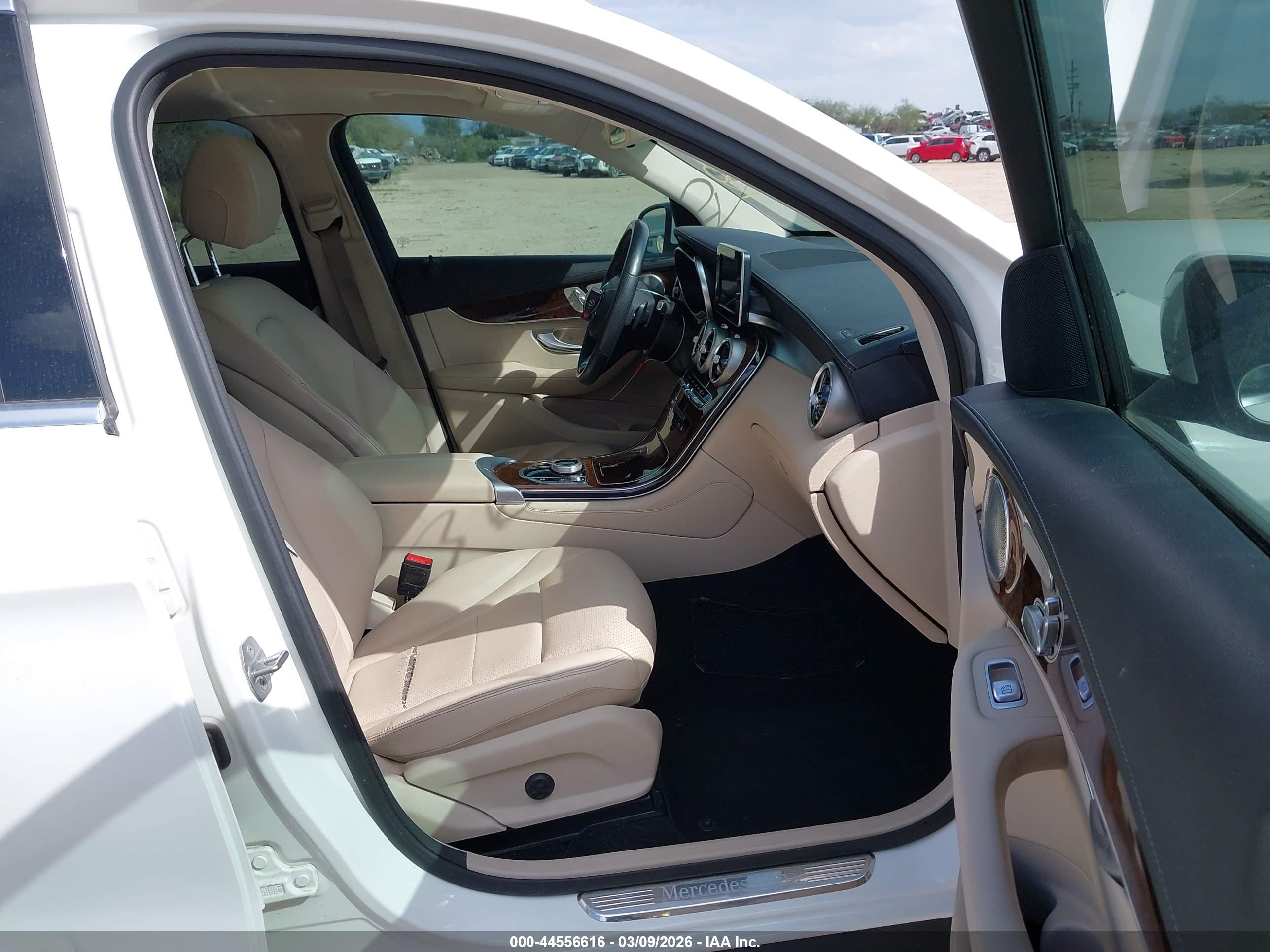 MERCEDES-BENZ GLC image 5