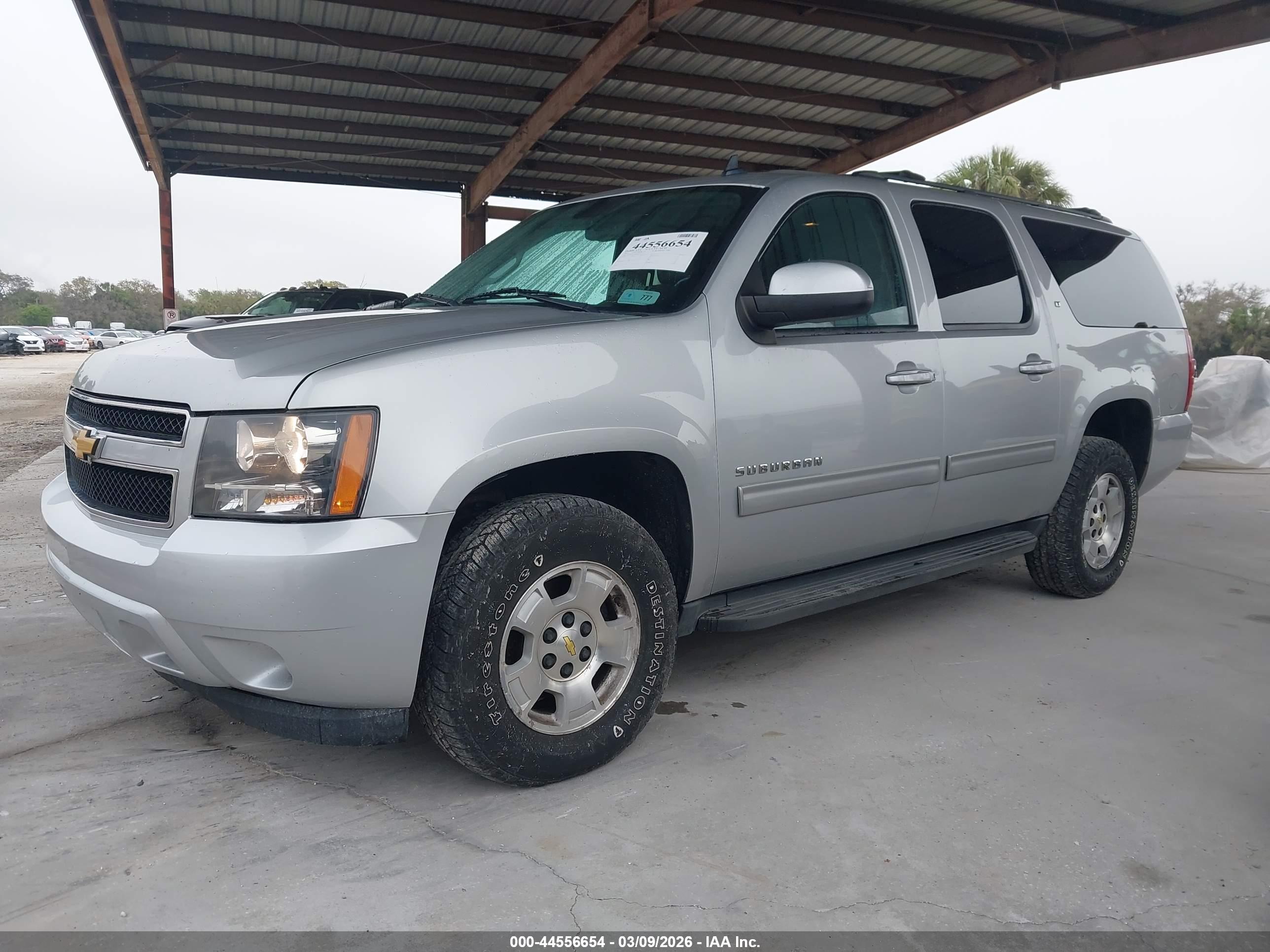 CHEVROLET SUBURBAN image 2