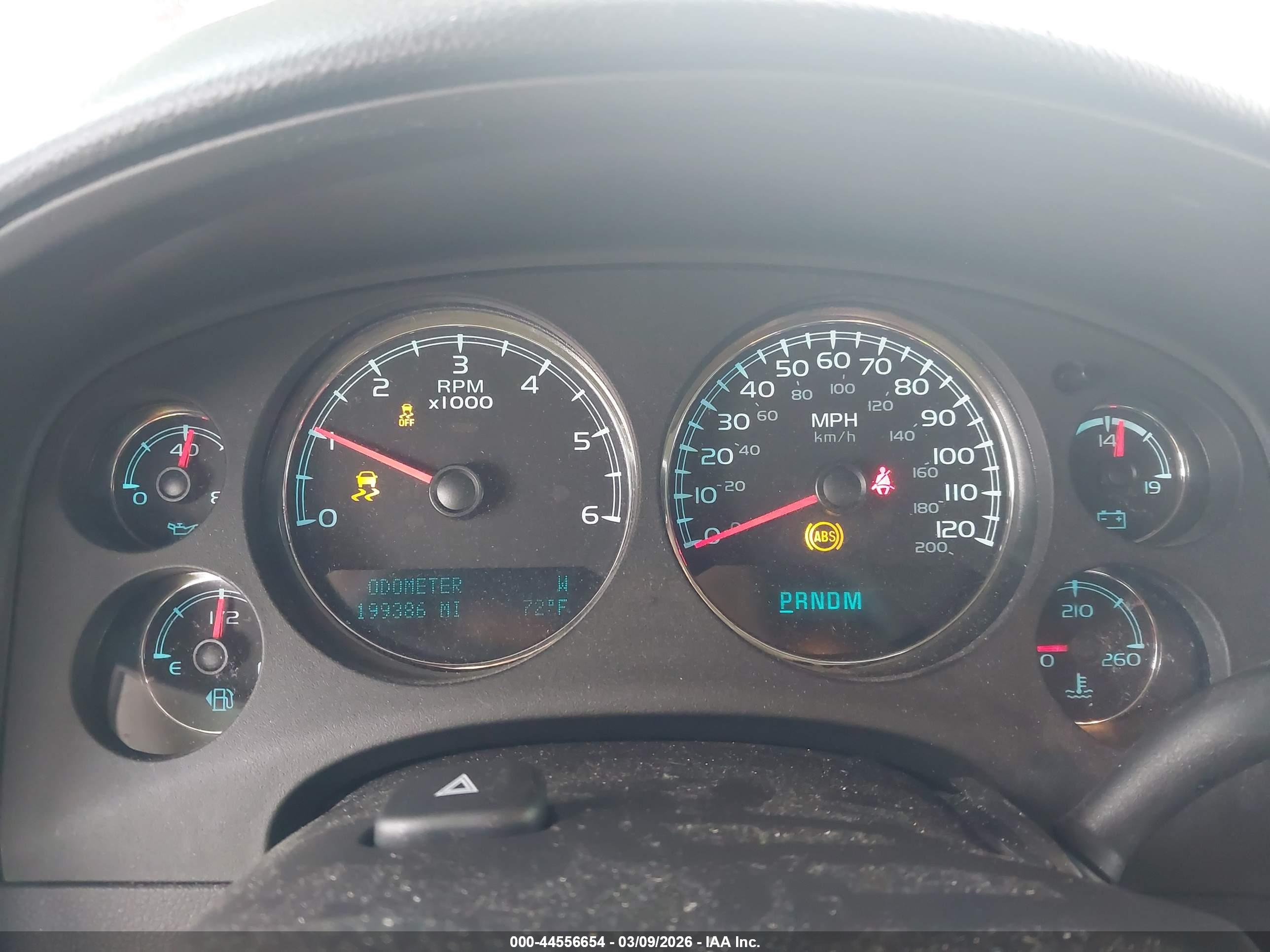 CHEVROLET SUBURBAN image 7