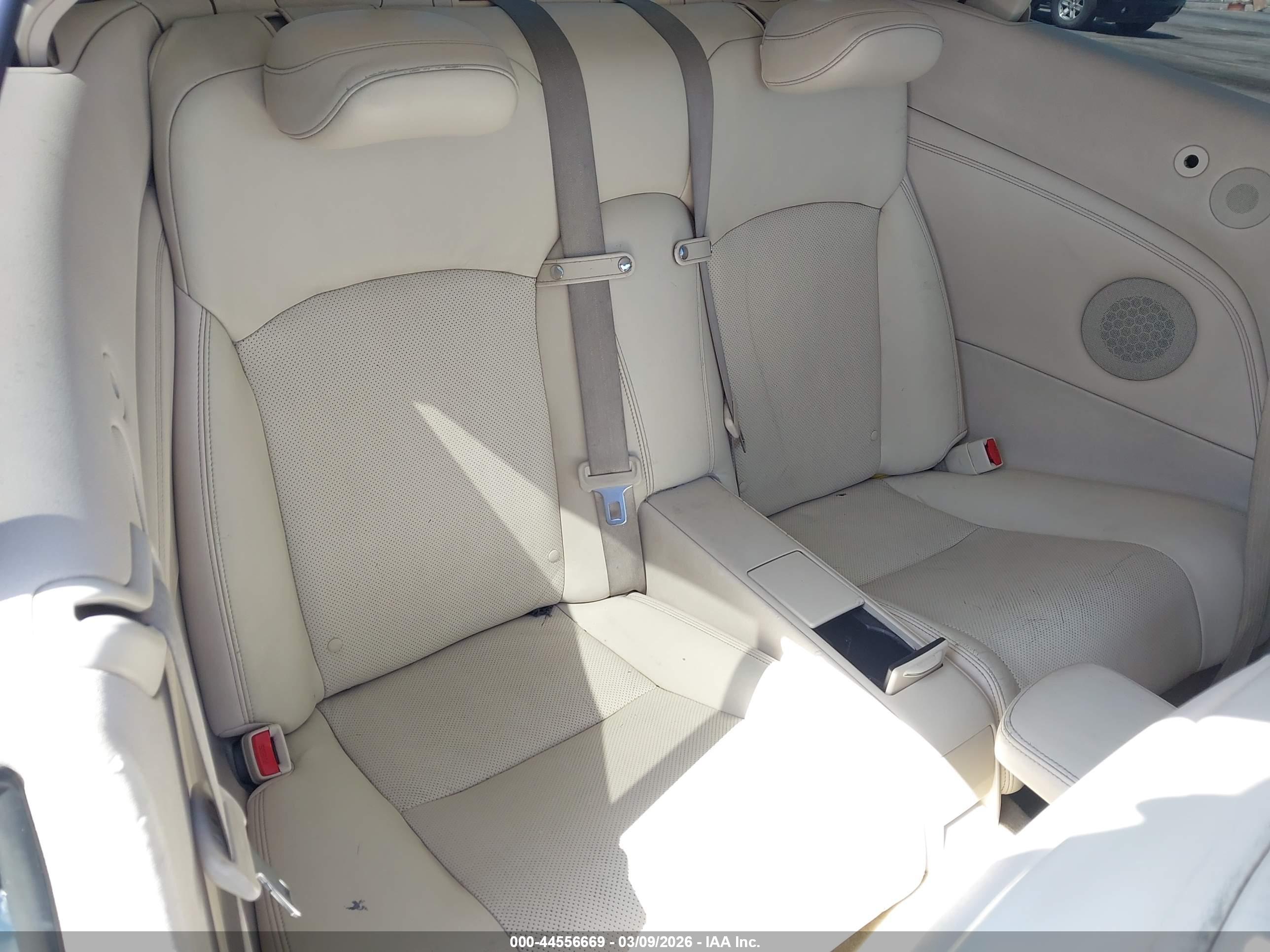 LEXUS IS image 8