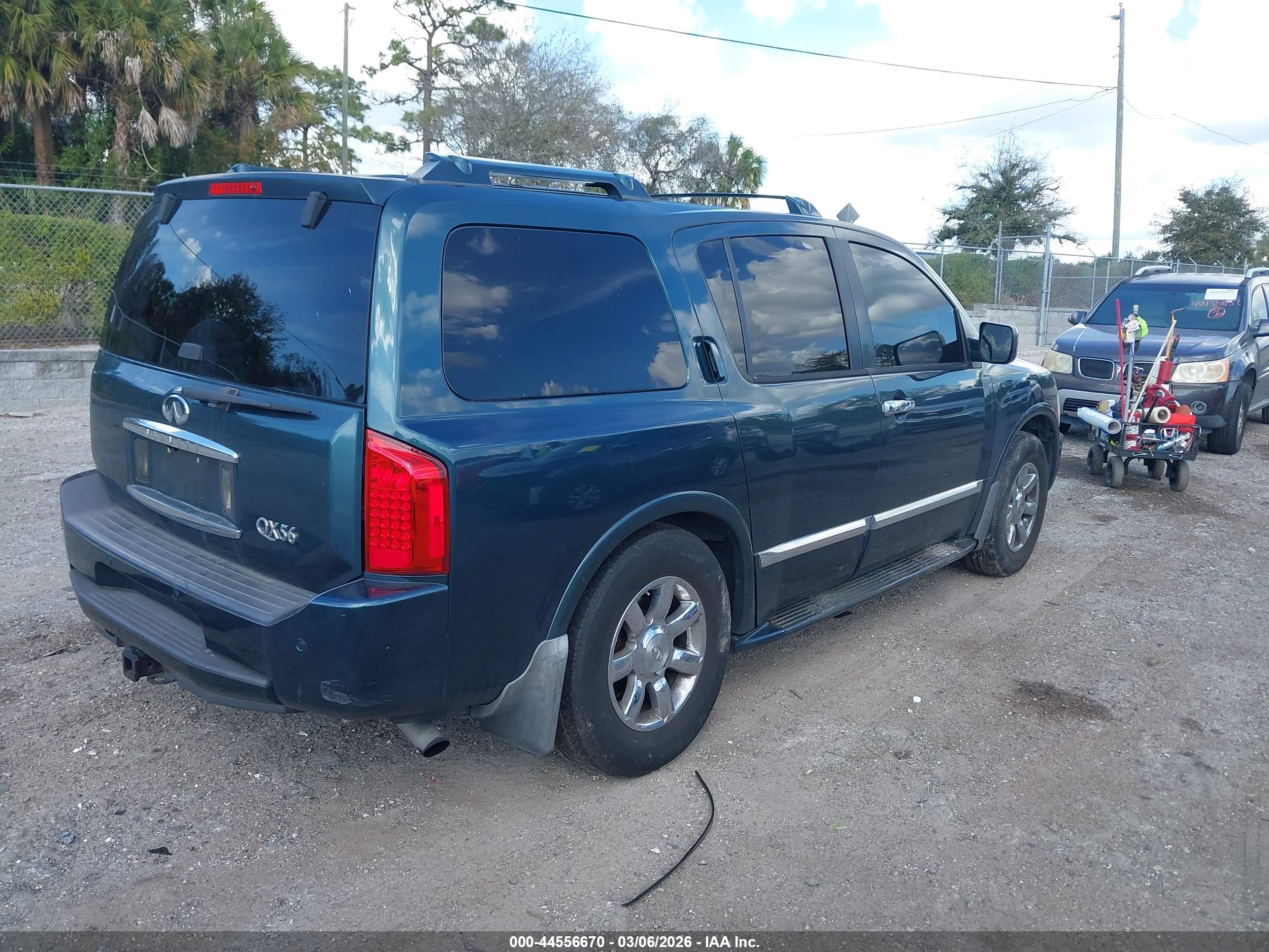 INFINITI QX56 image 4