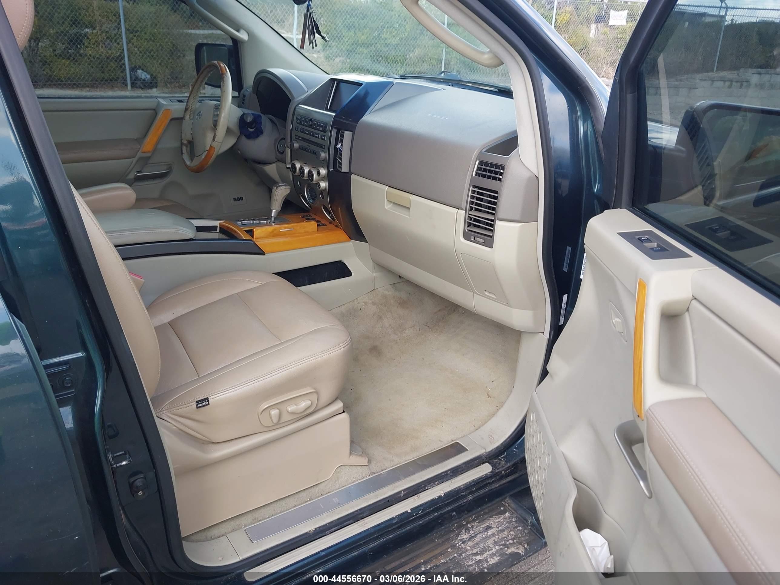 INFINITI QX56 image 5