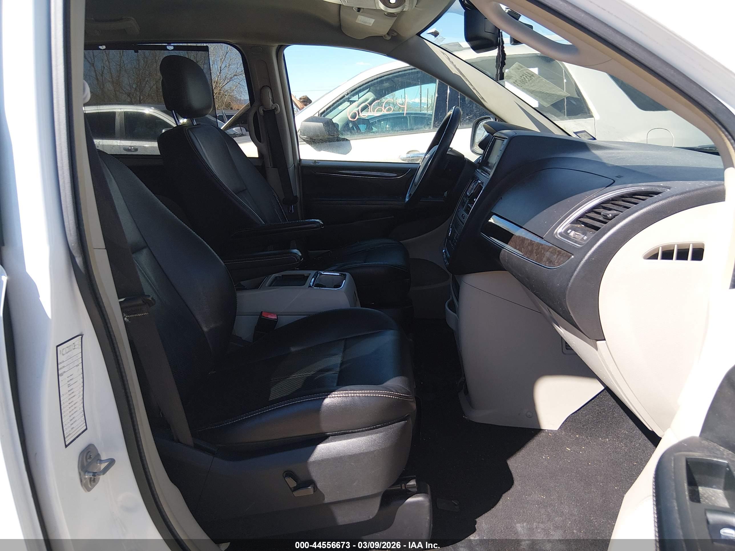 CHRYSLER TOWN image 5