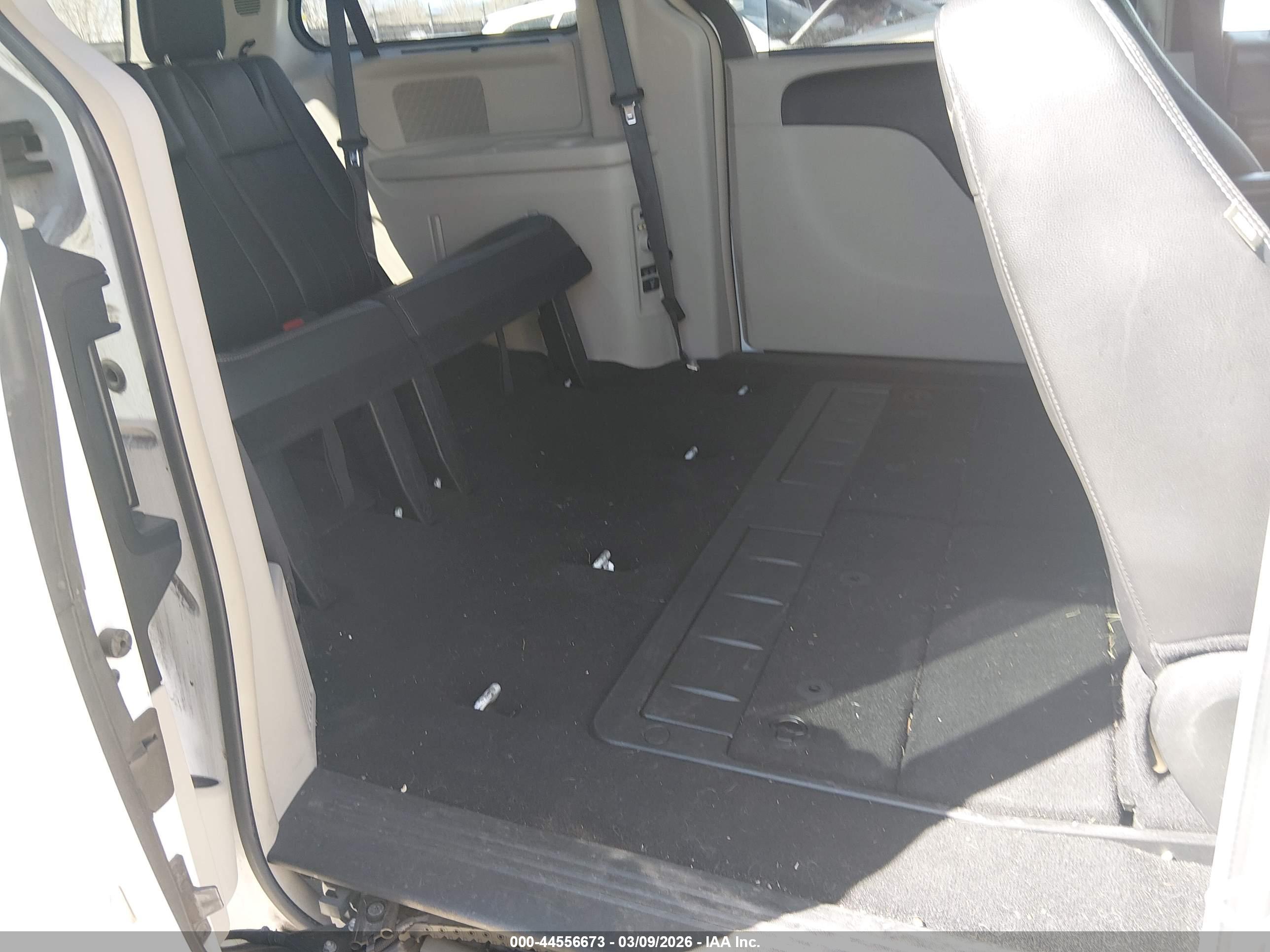 CHRYSLER TOWN image 8