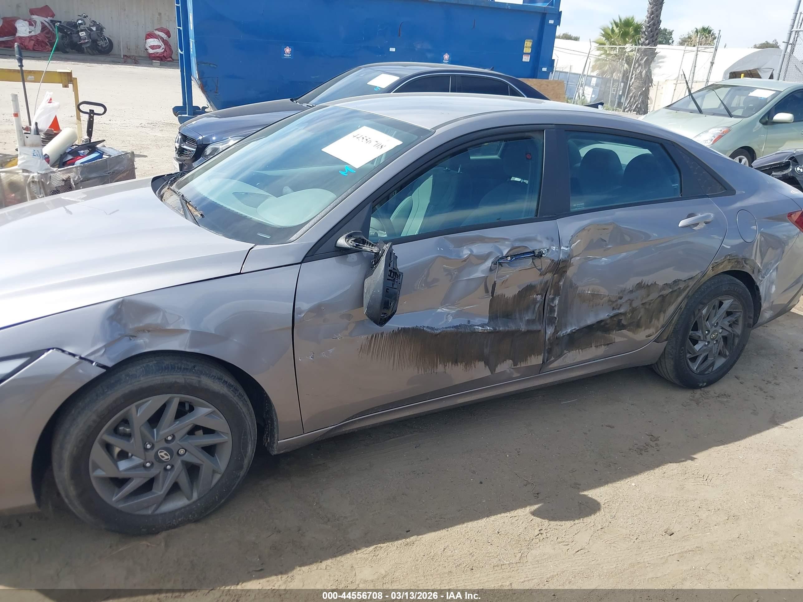 HYUNDAI ELANTRA image 6