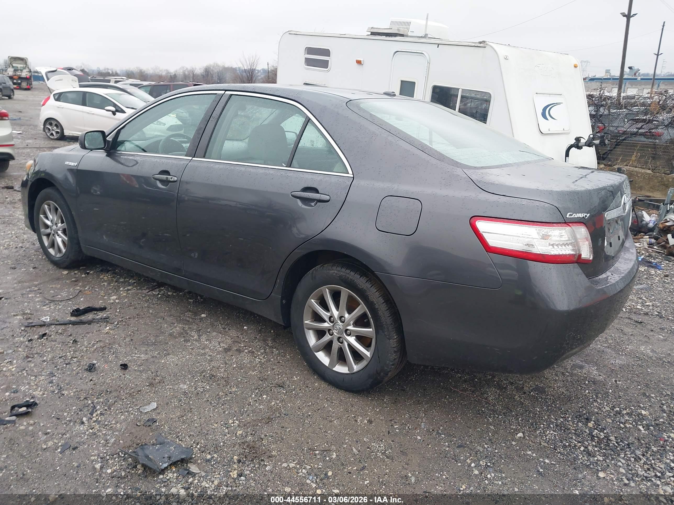 TOYOTA CAMRY image 3