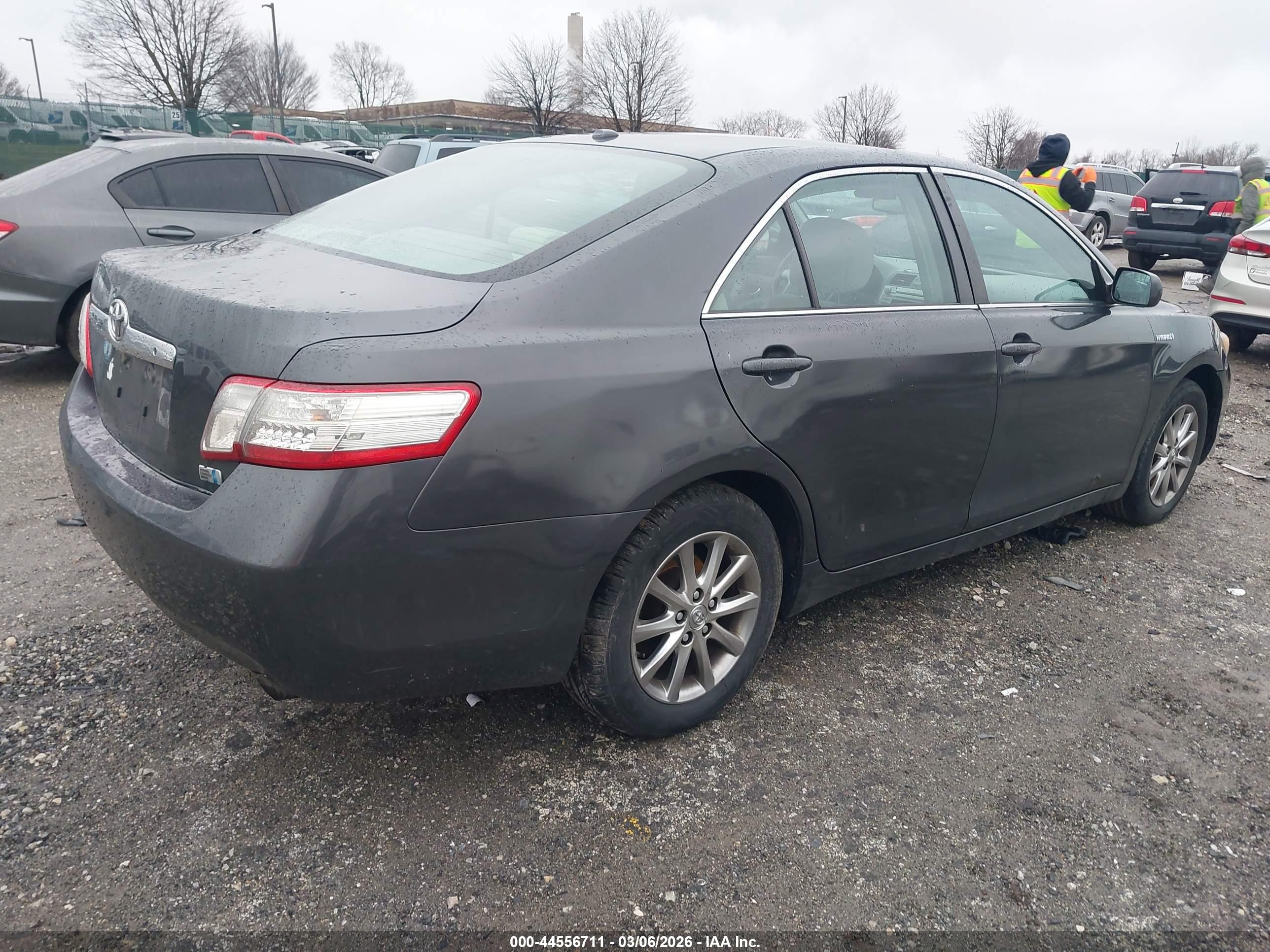 TOYOTA CAMRY image 4
