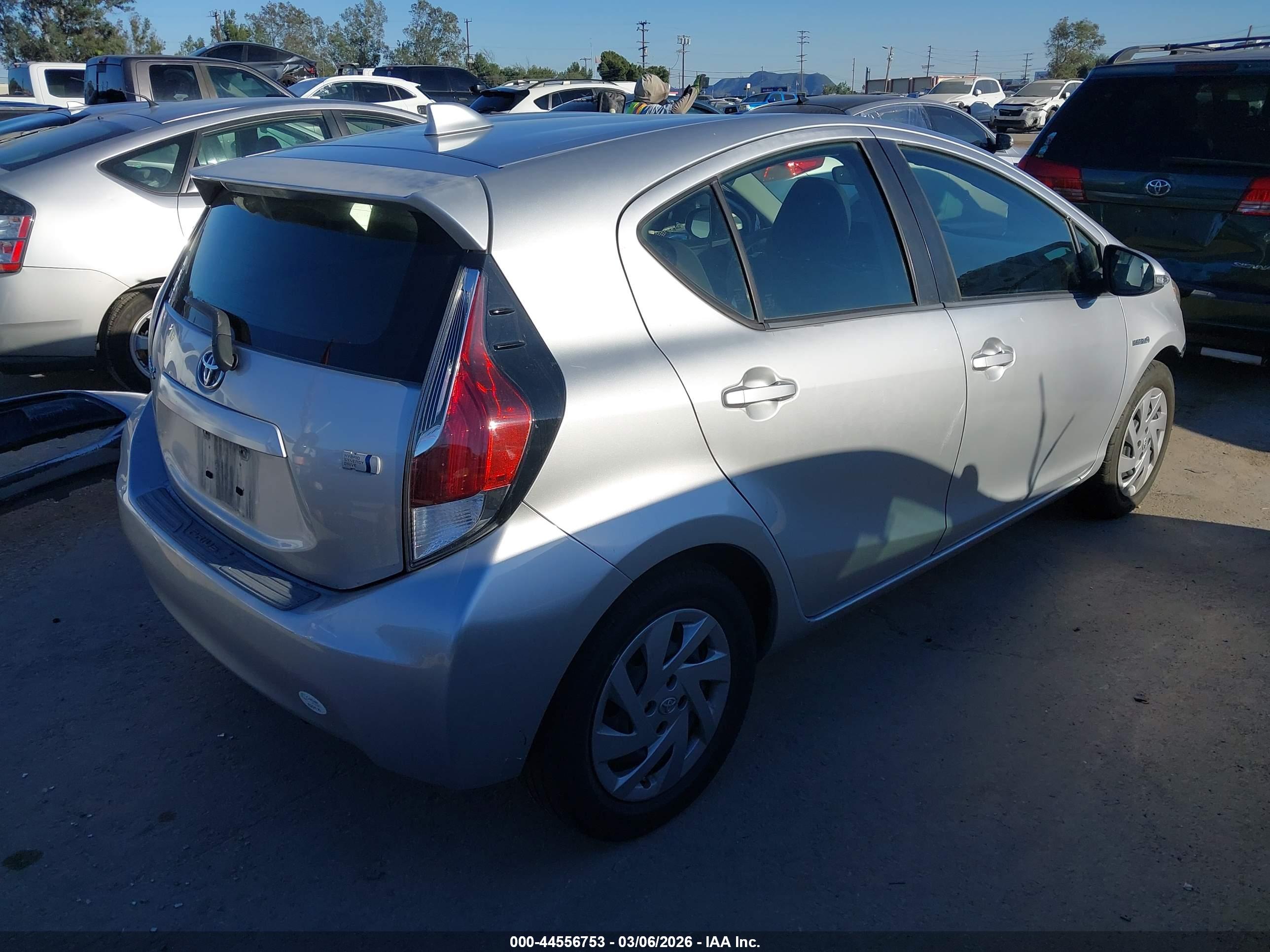 TOYOTA PRIUS image 4