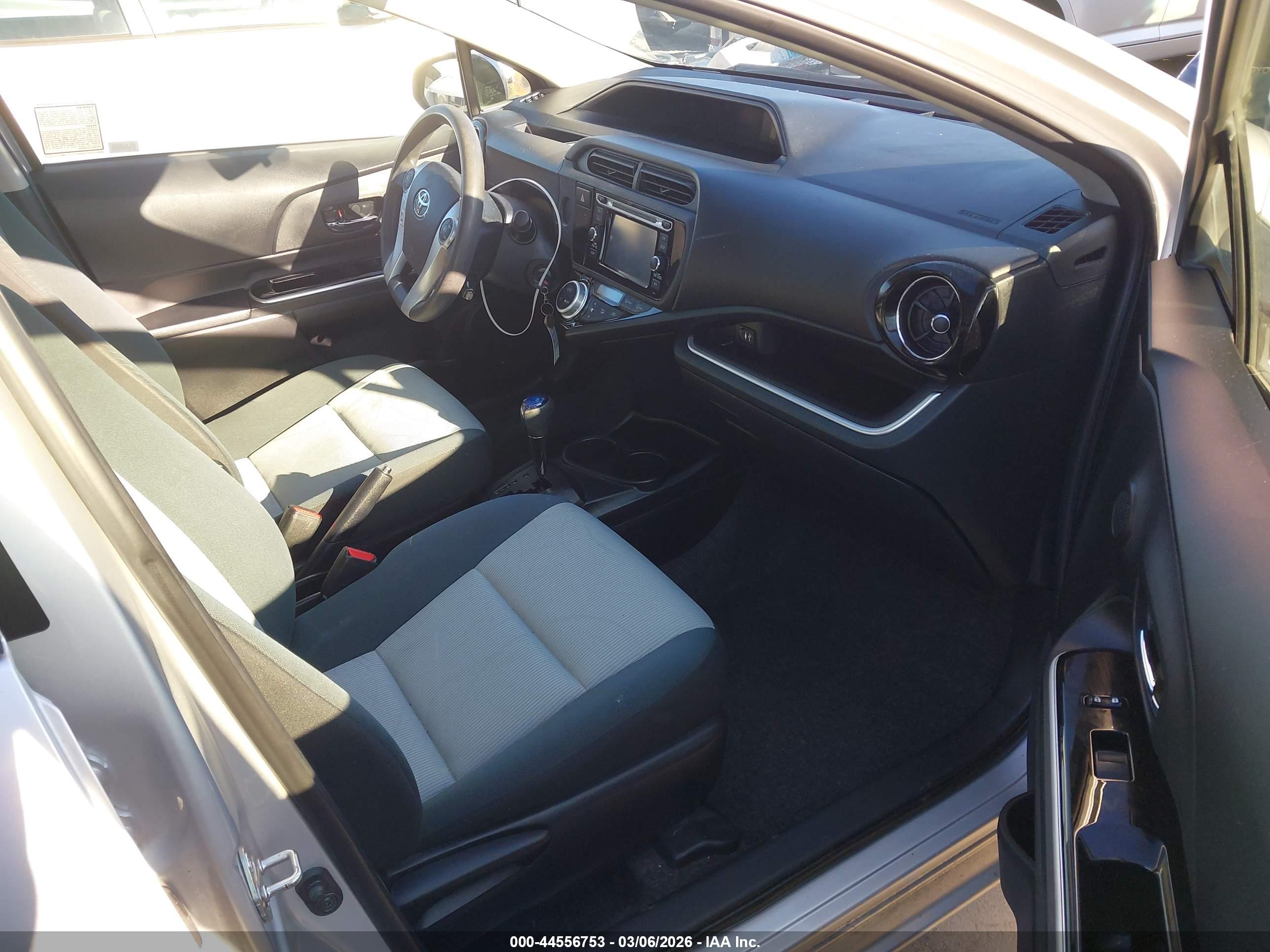 TOYOTA PRIUS image 5