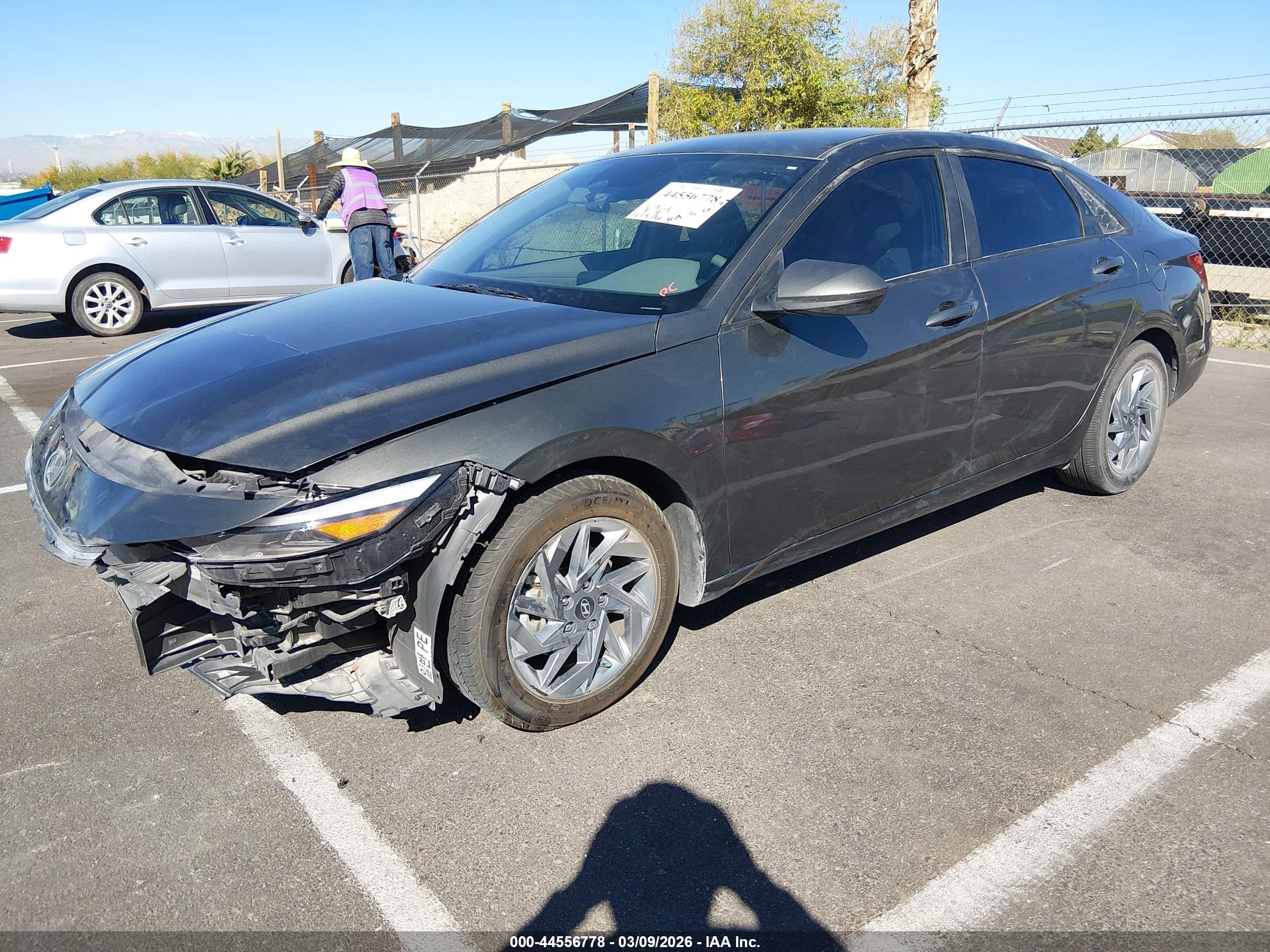 HYUNDAI ELANTRA image 2