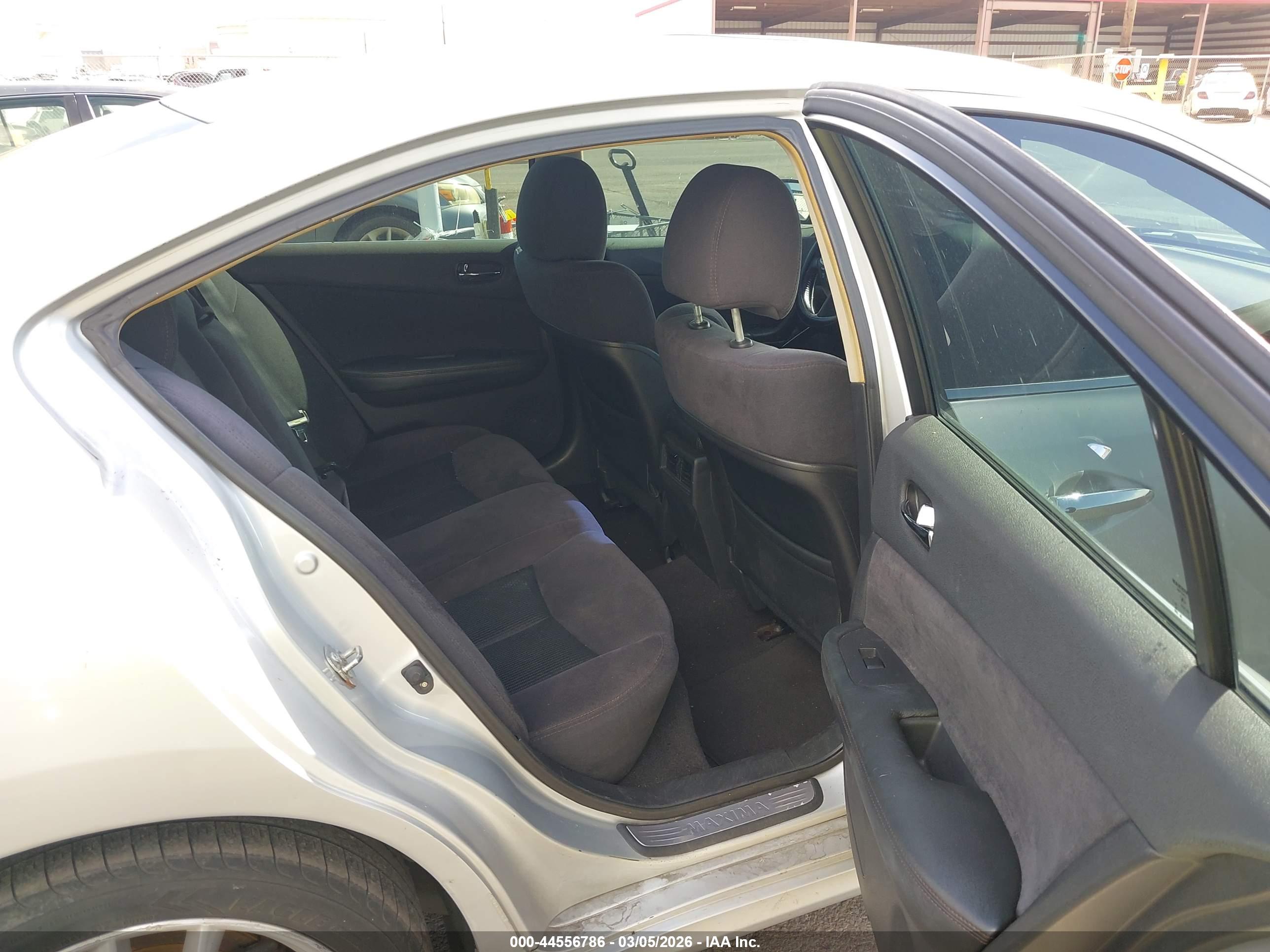 NISSAN MAXIMA image 8